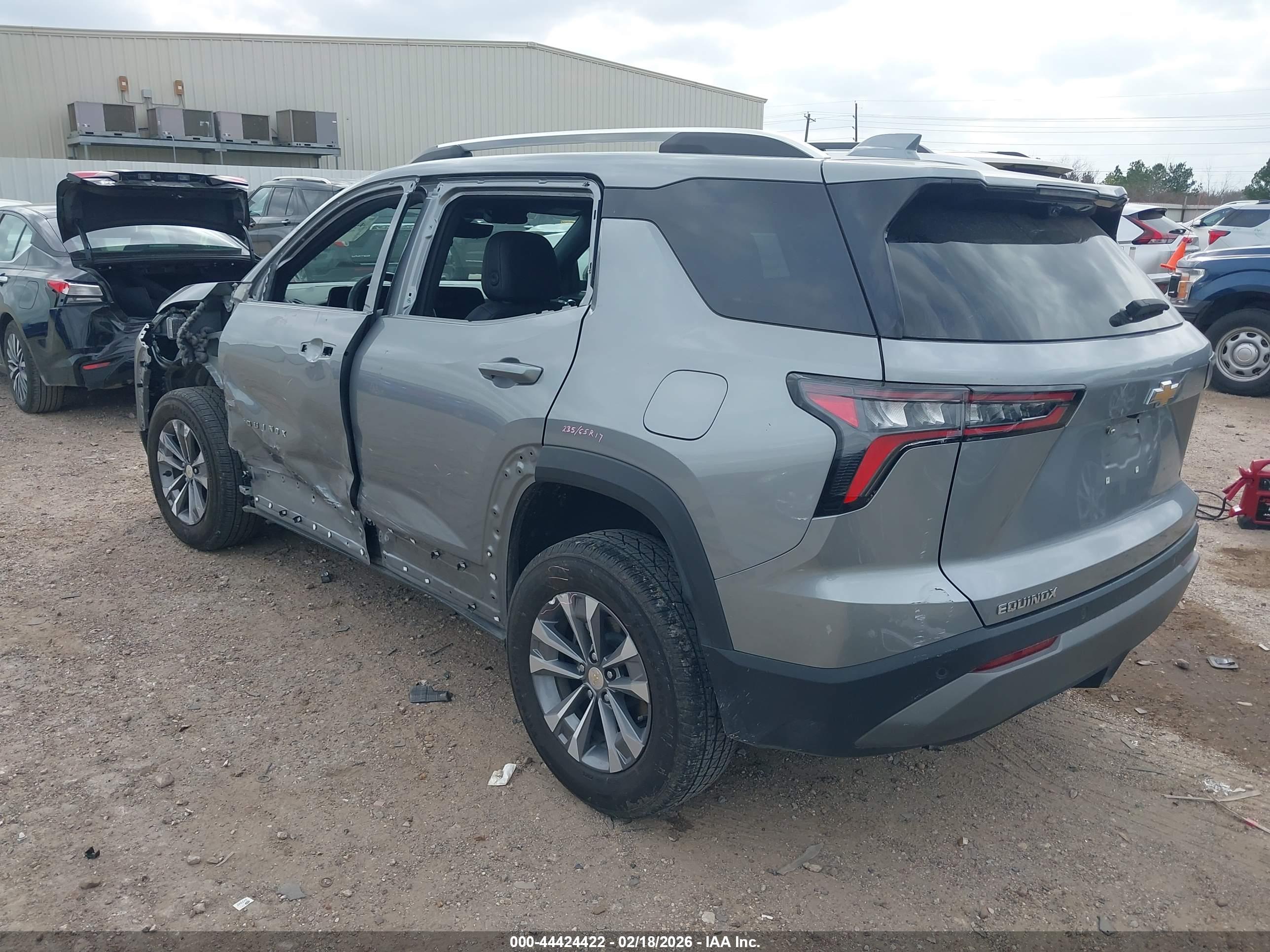 CHEVROLET EQUINOX image 3