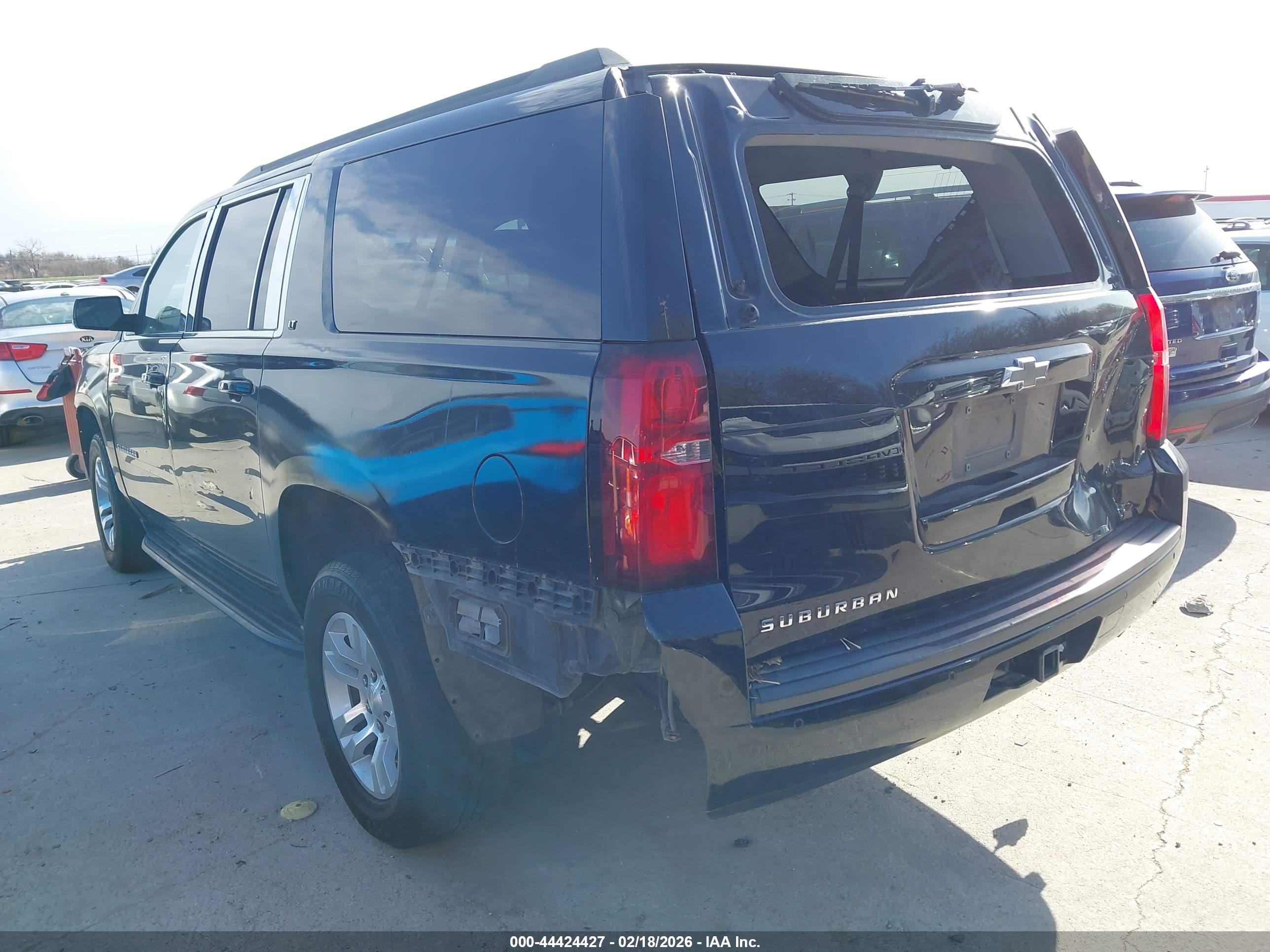 CHEVROLET SUBURBAN image 3