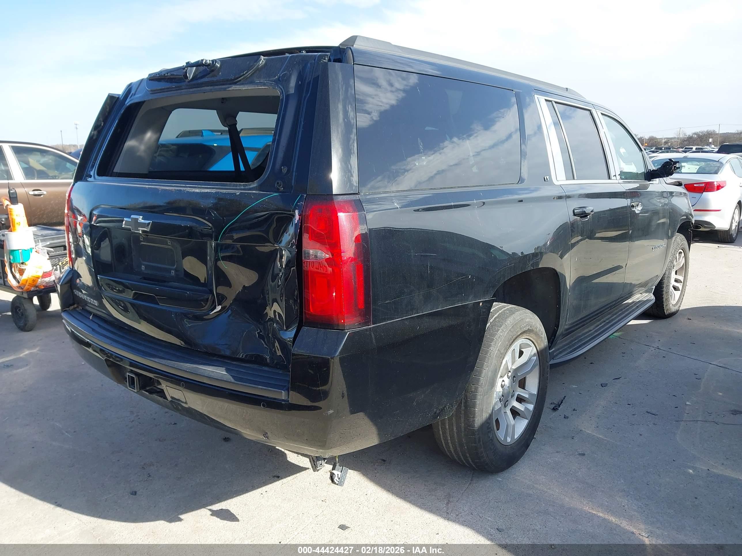 CHEVROLET SUBURBAN image 4