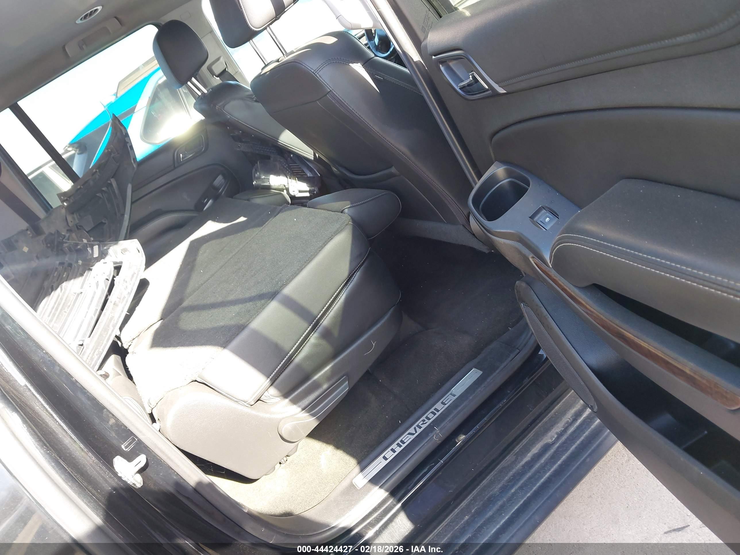 CHEVROLET SUBURBAN image 8