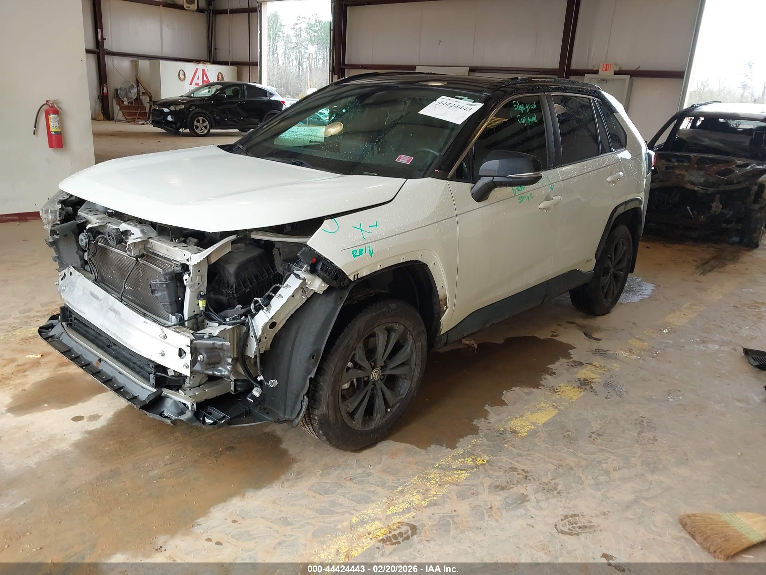 TOYOTA RAV4 image 2