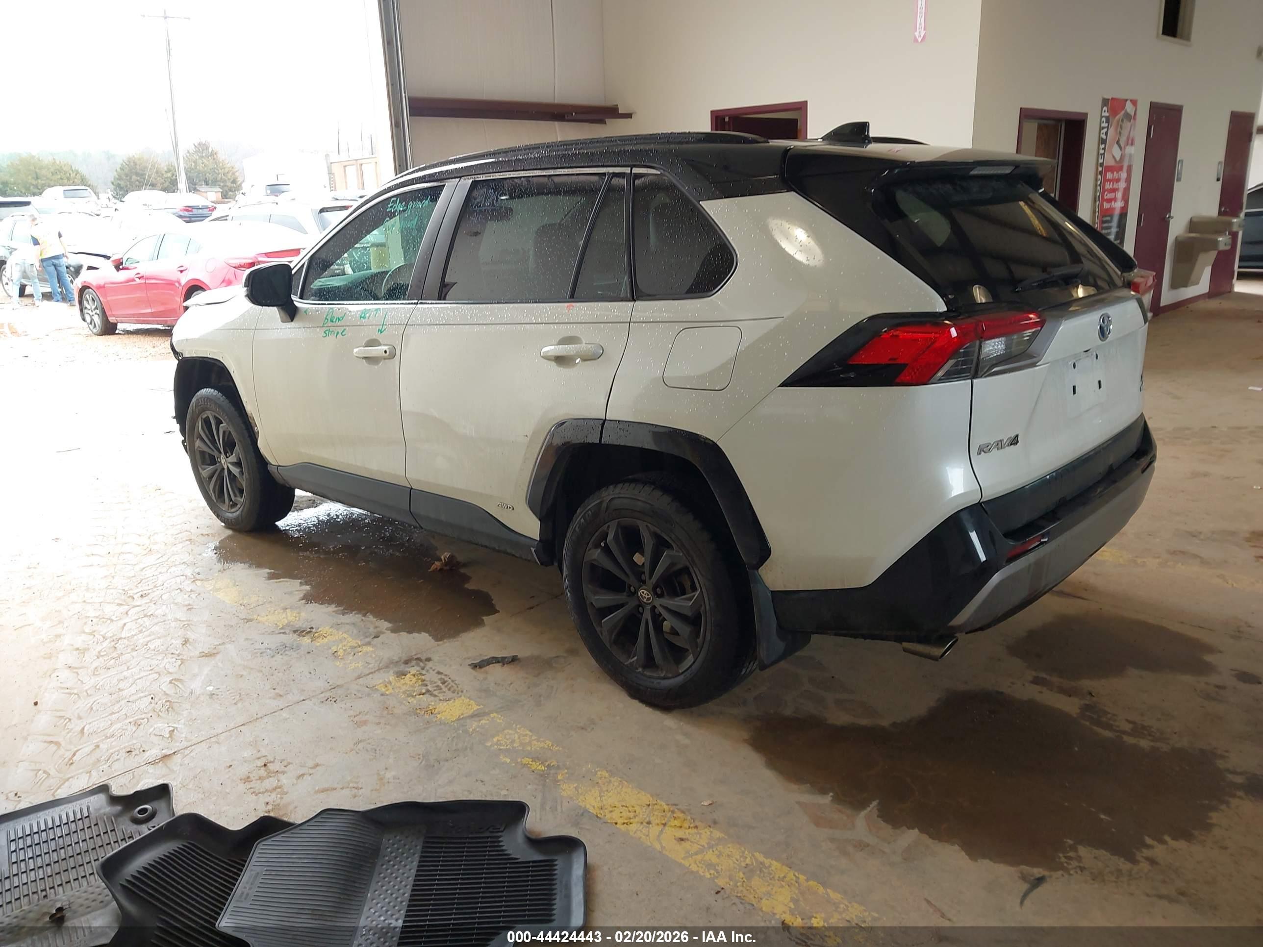 TOYOTA RAV4 image 3