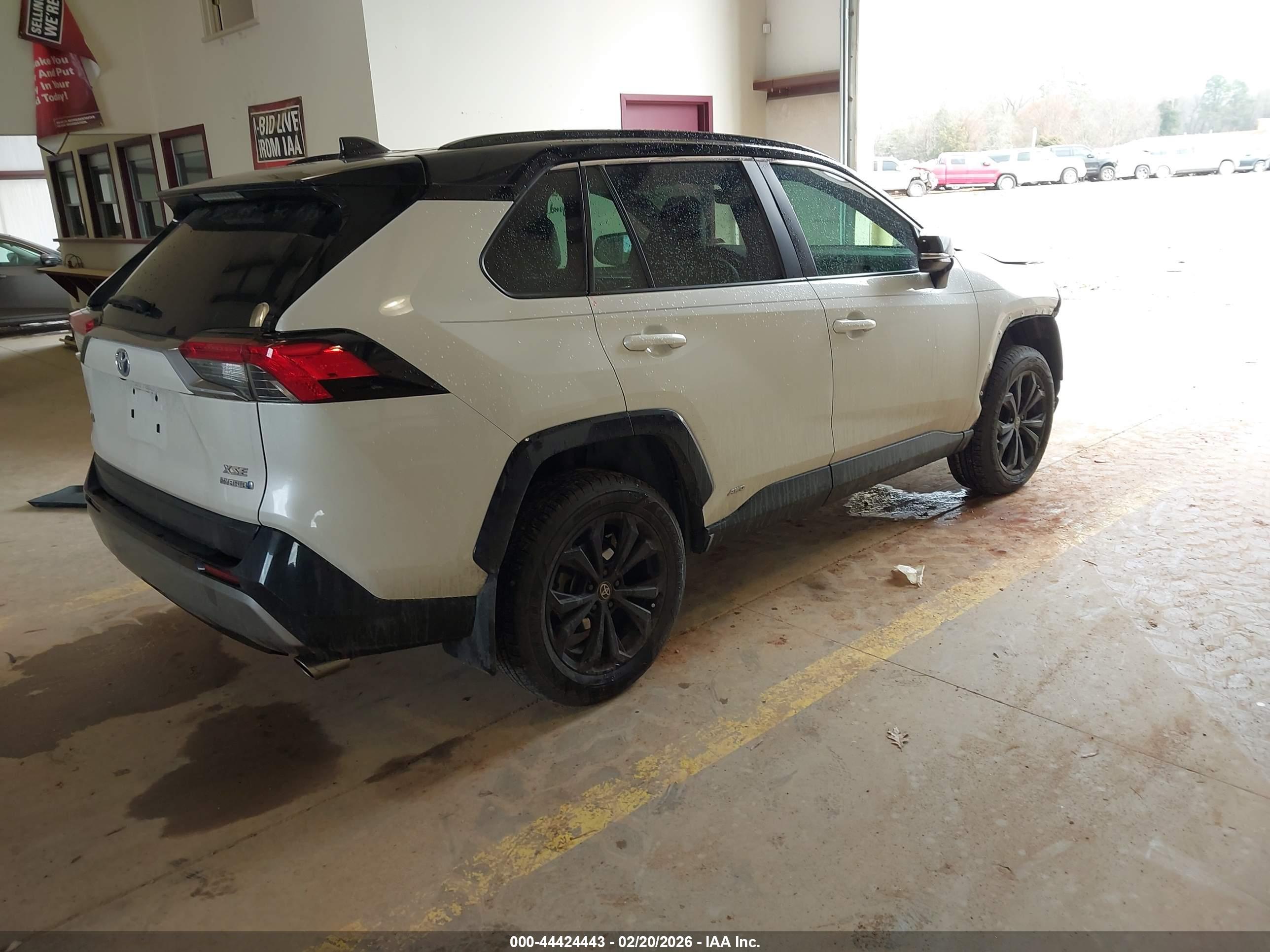 TOYOTA RAV4 image 4