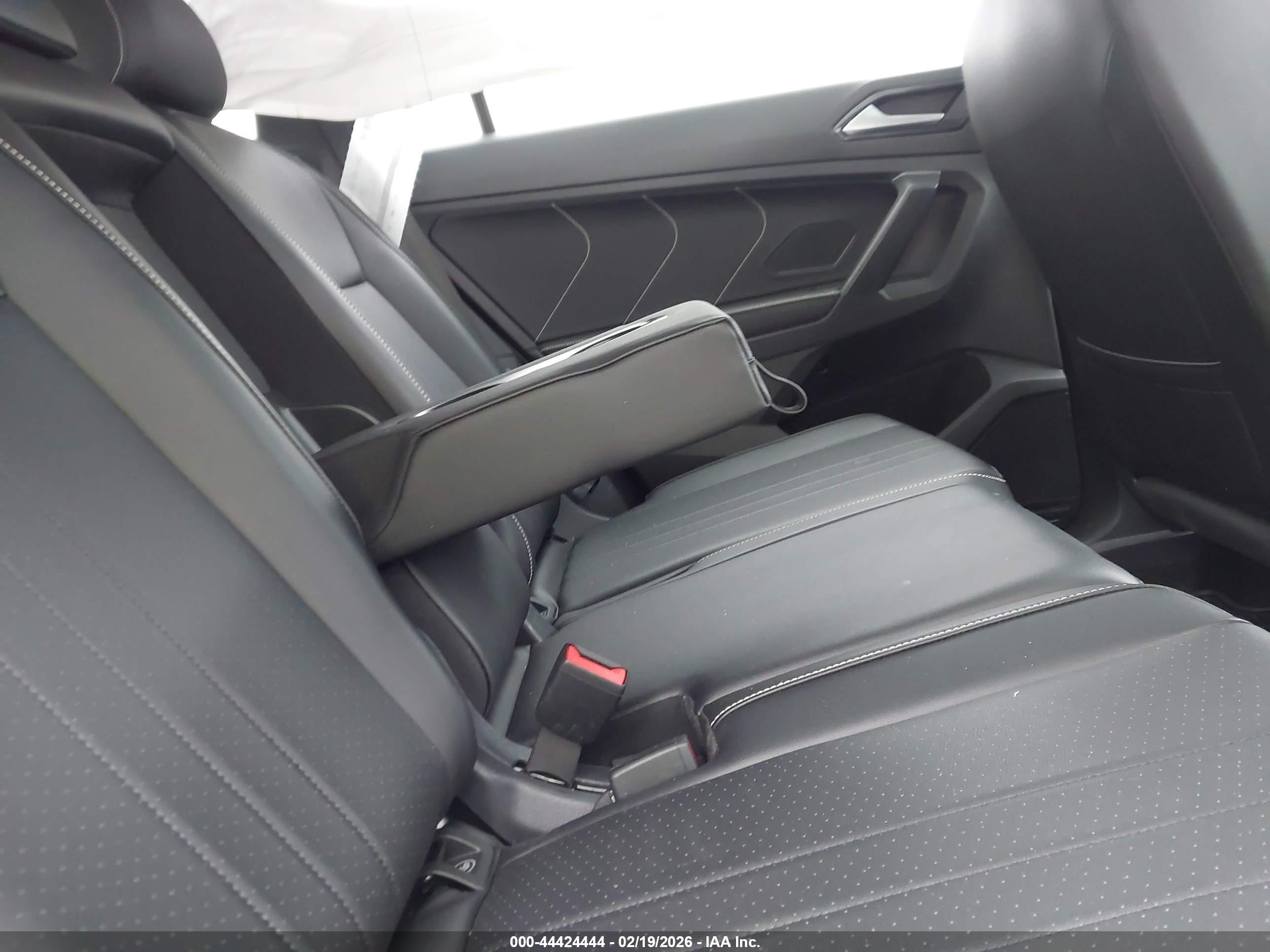 VOLKSWAGEN TIGUAN image 8