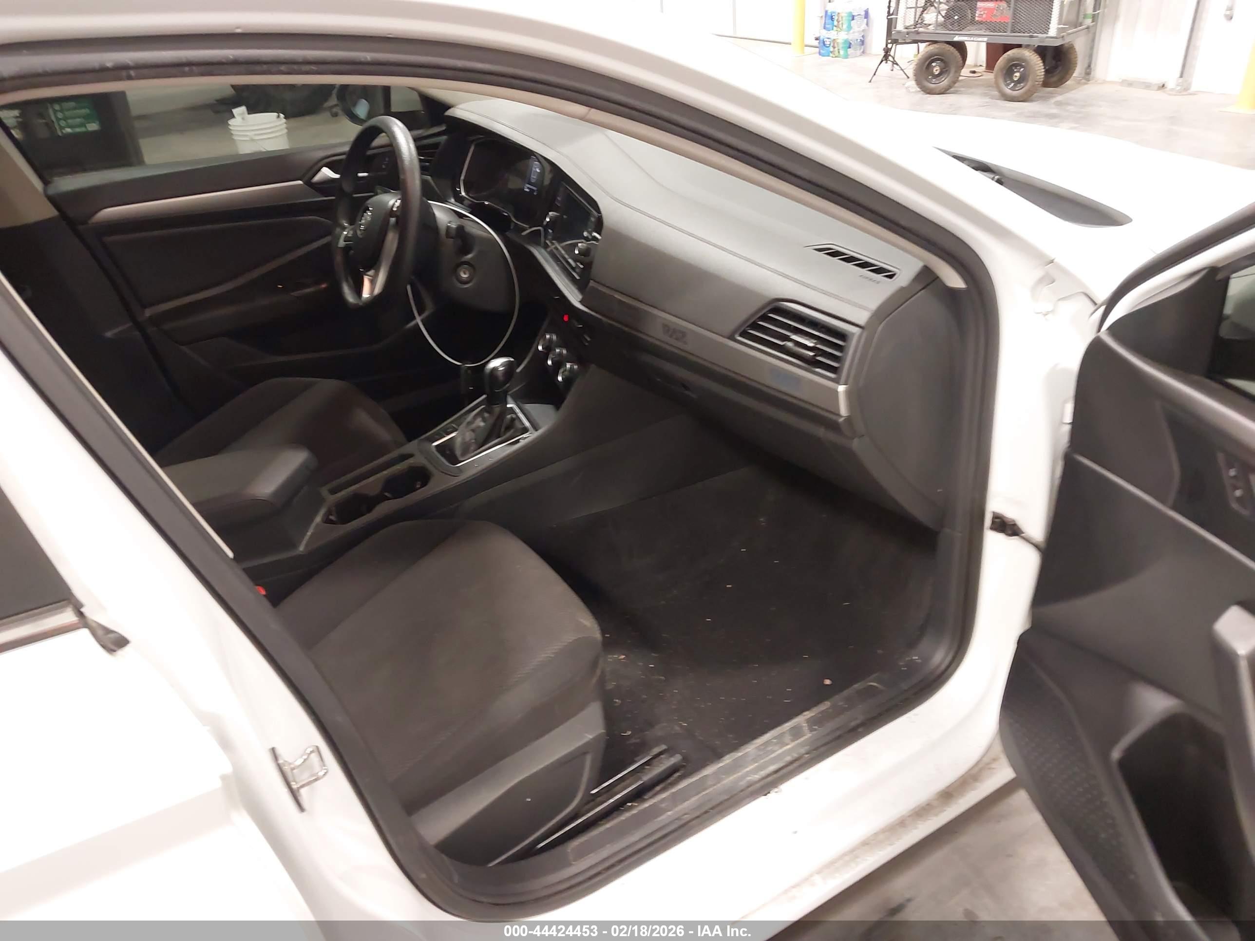 VOLKSWAGEN JETTA image 5