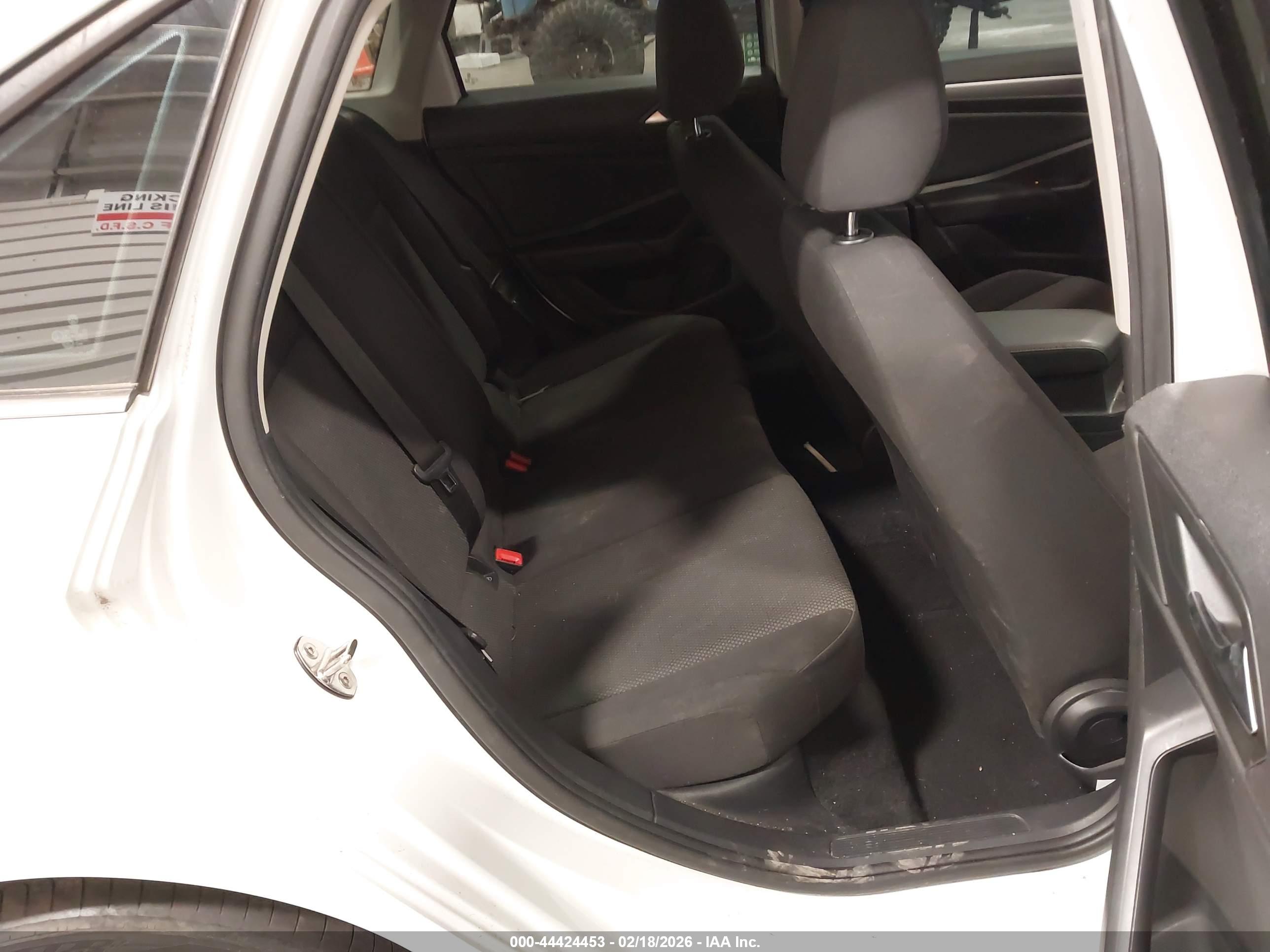 VOLKSWAGEN JETTA image 8