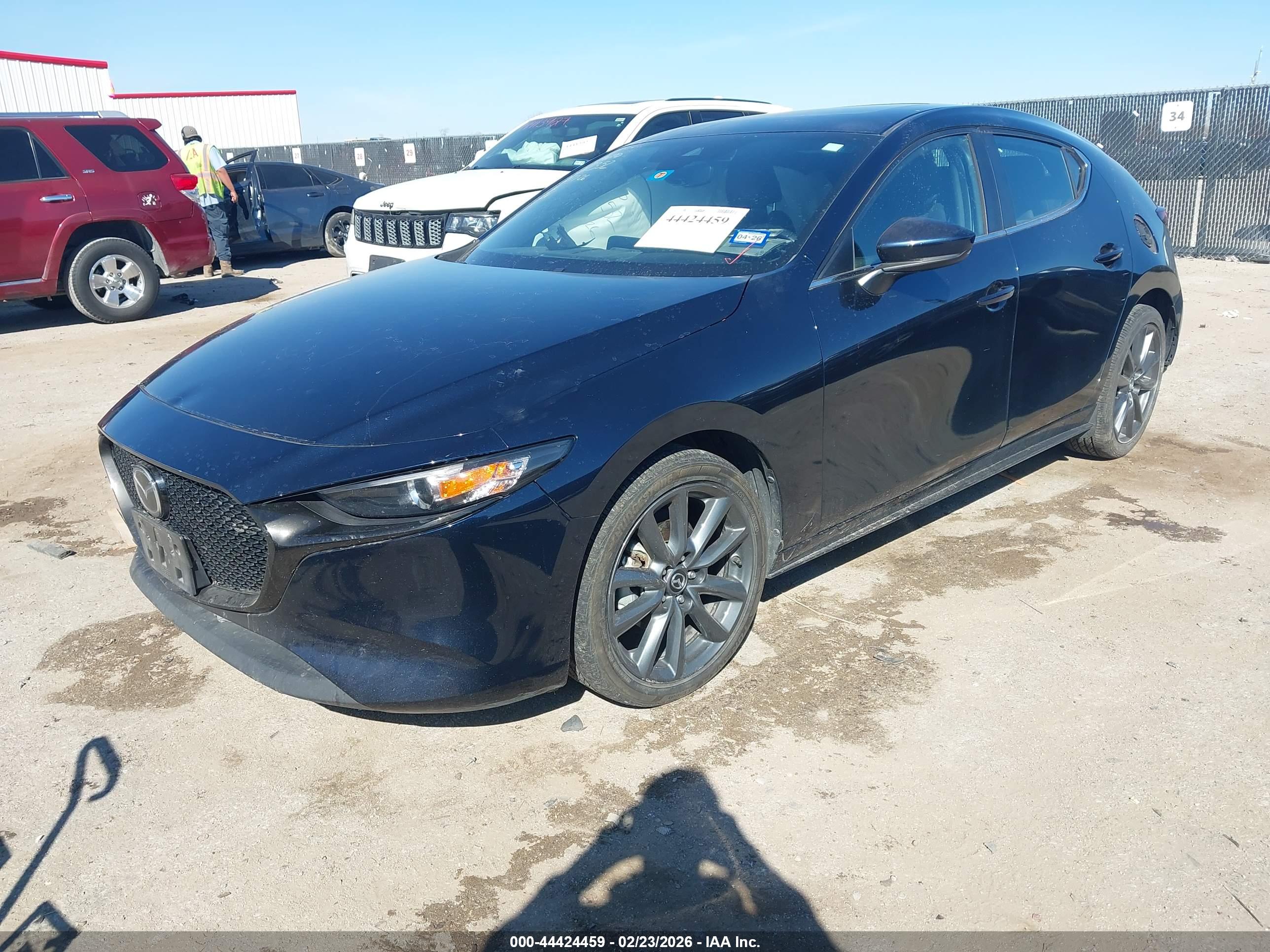 MAZDA MAZDA3 image 2