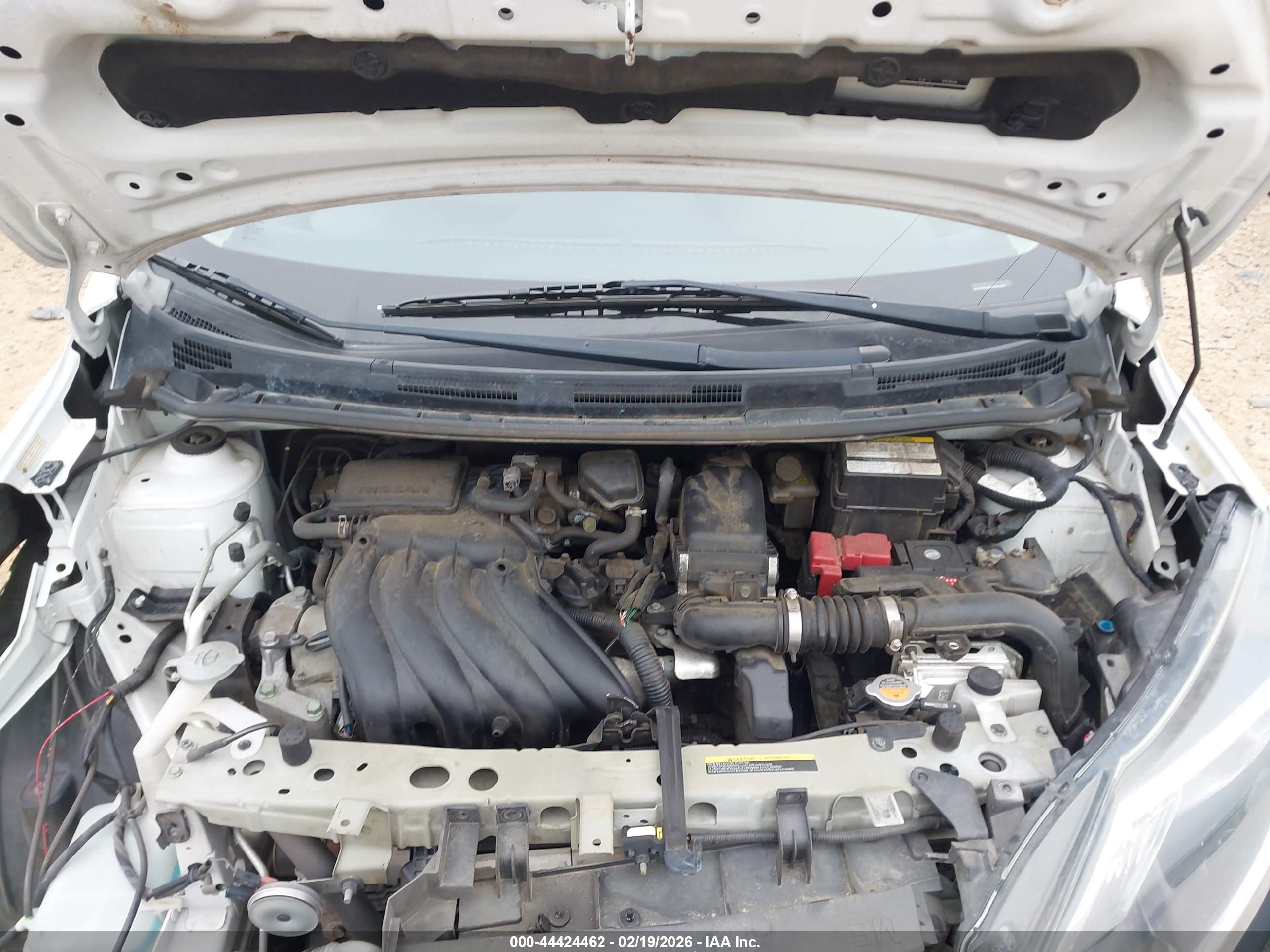 NISSAN VERSA image 10