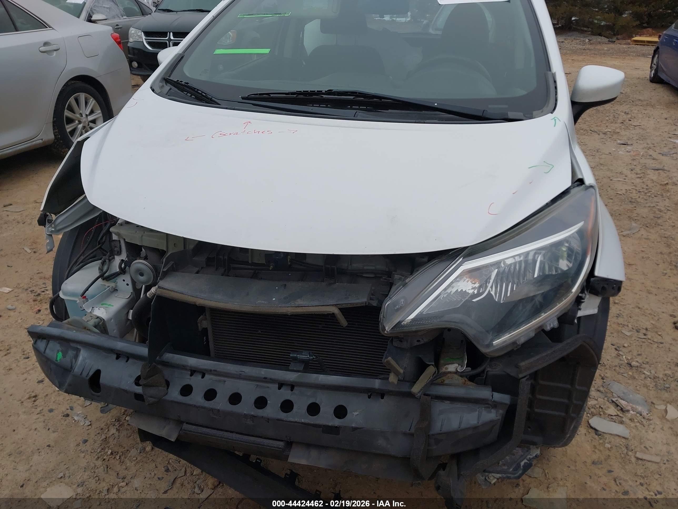 NISSAN VERSA image 6