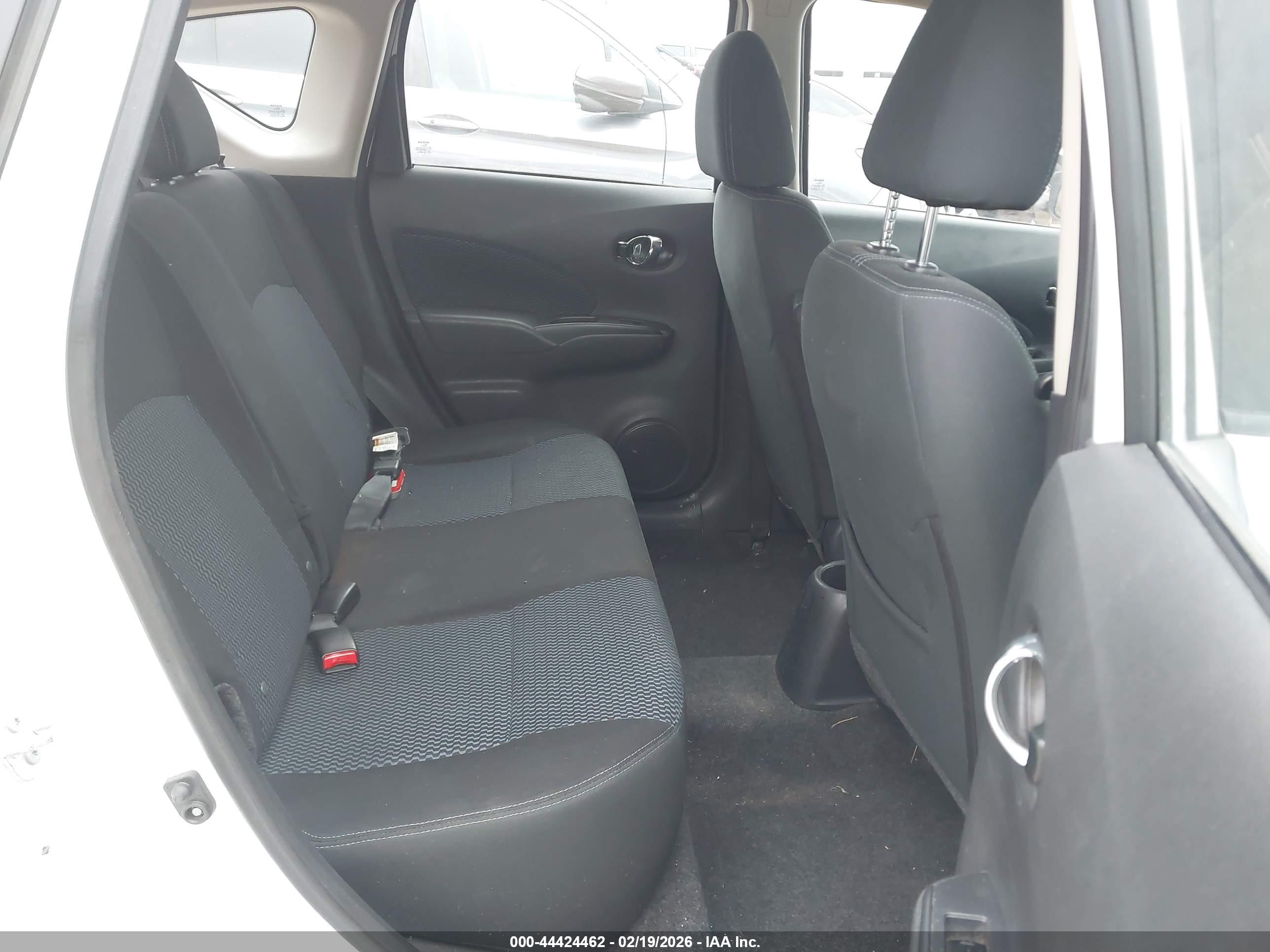 NISSAN VERSA image 8