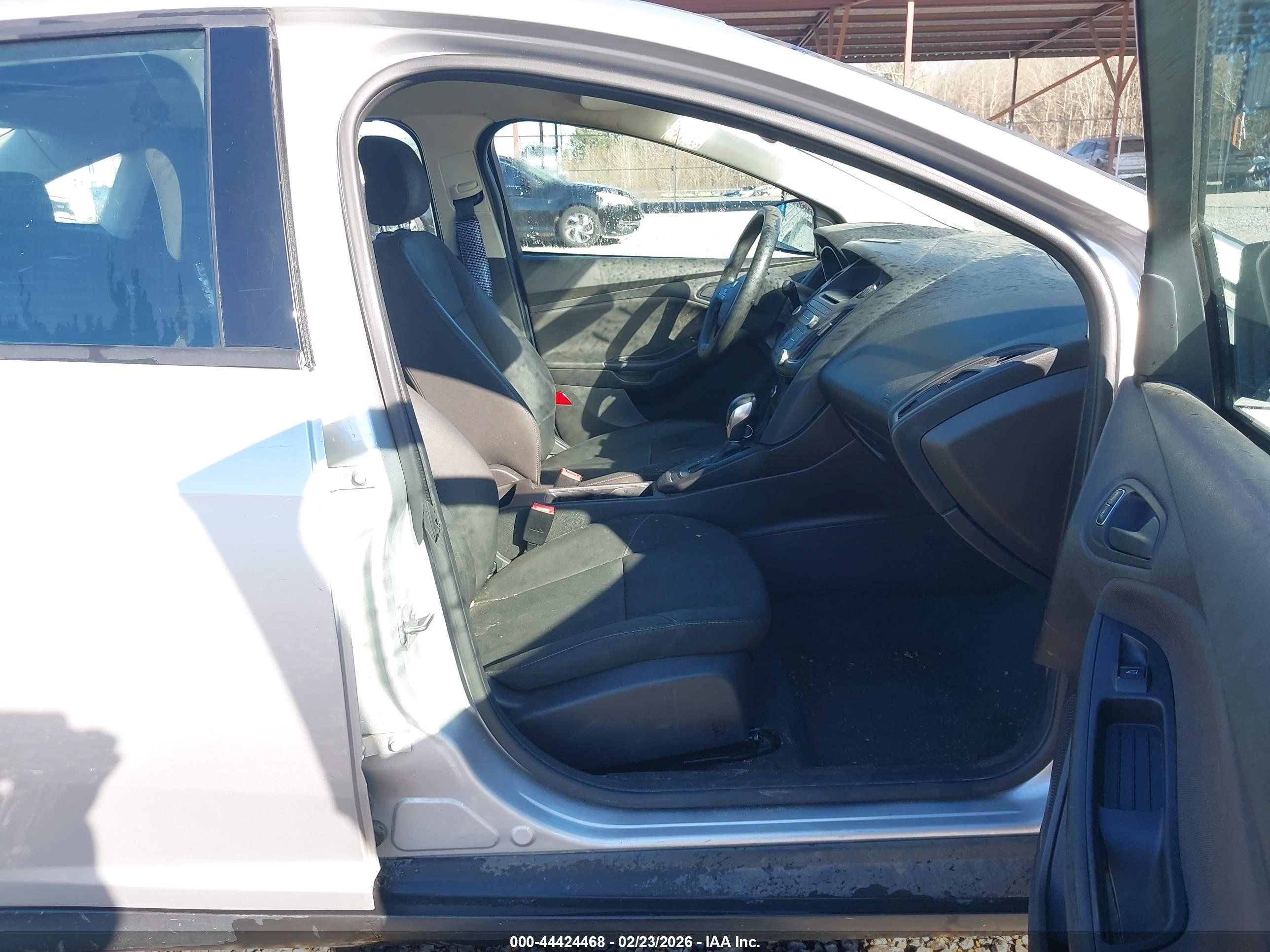 FORD FOCUS image 5