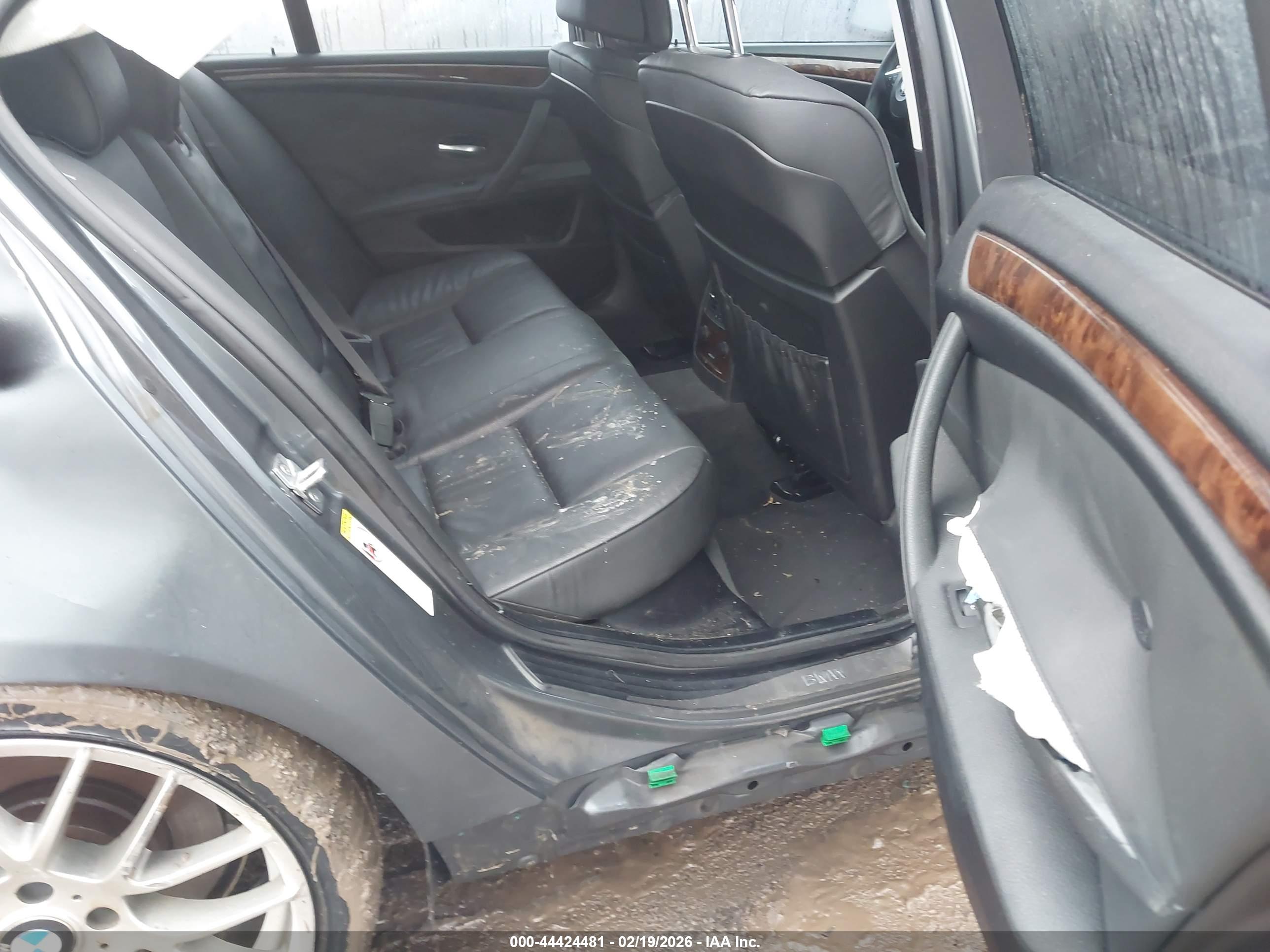 BMW 535XI image 8