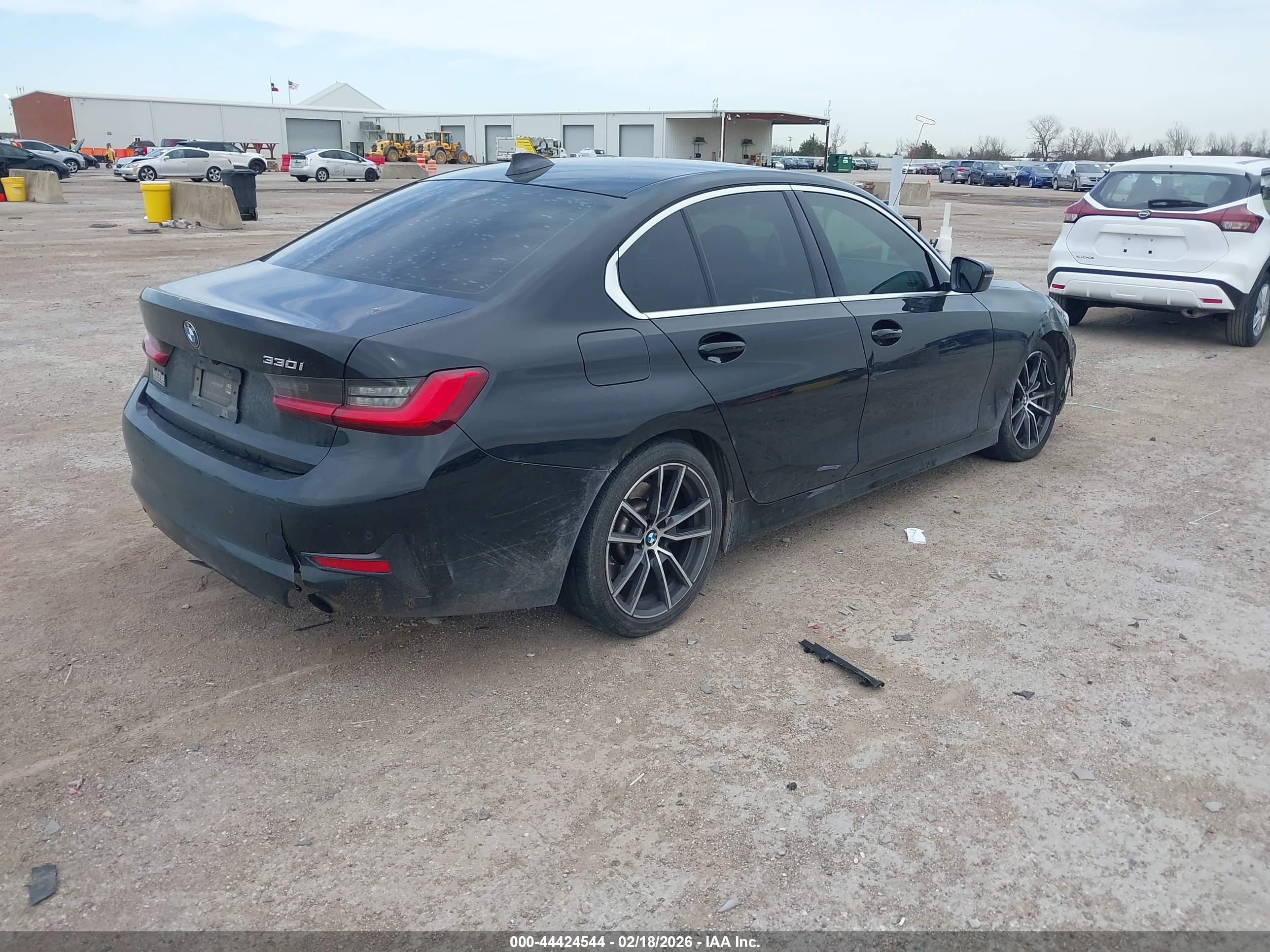 BMW 330I image 4