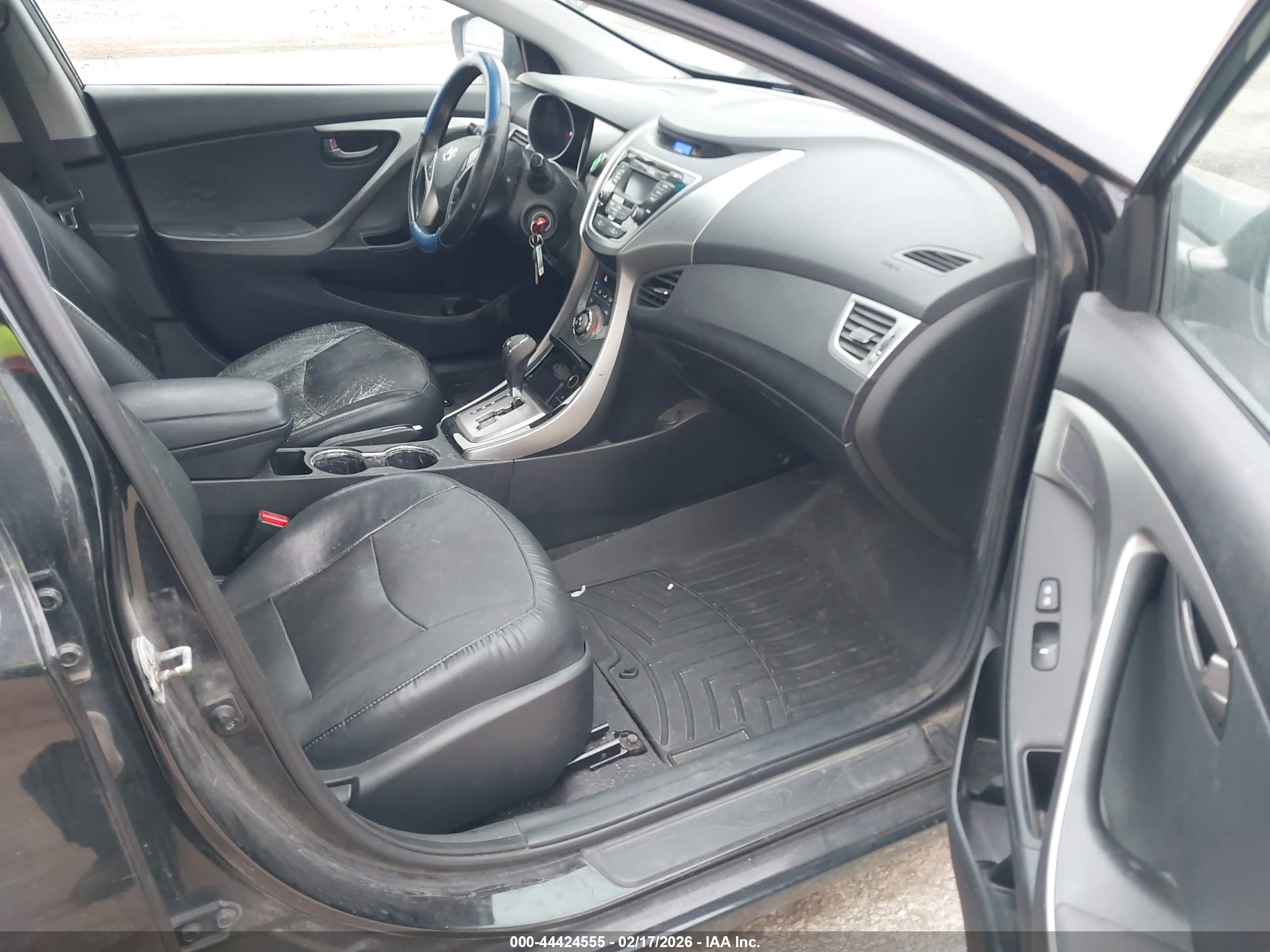 HYUNDAI ELANTRA image 5