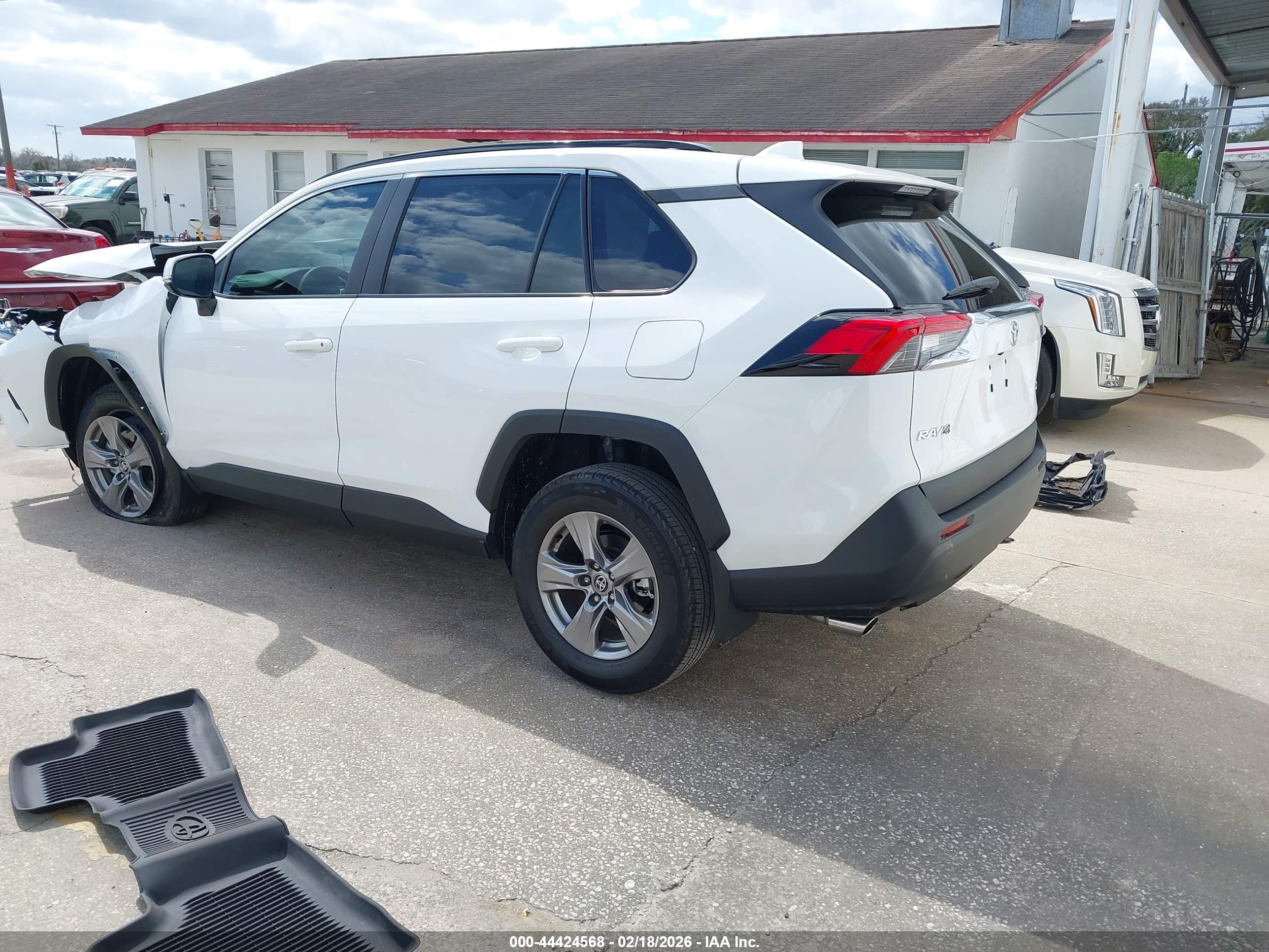 TOYOTA RAV4 image 3