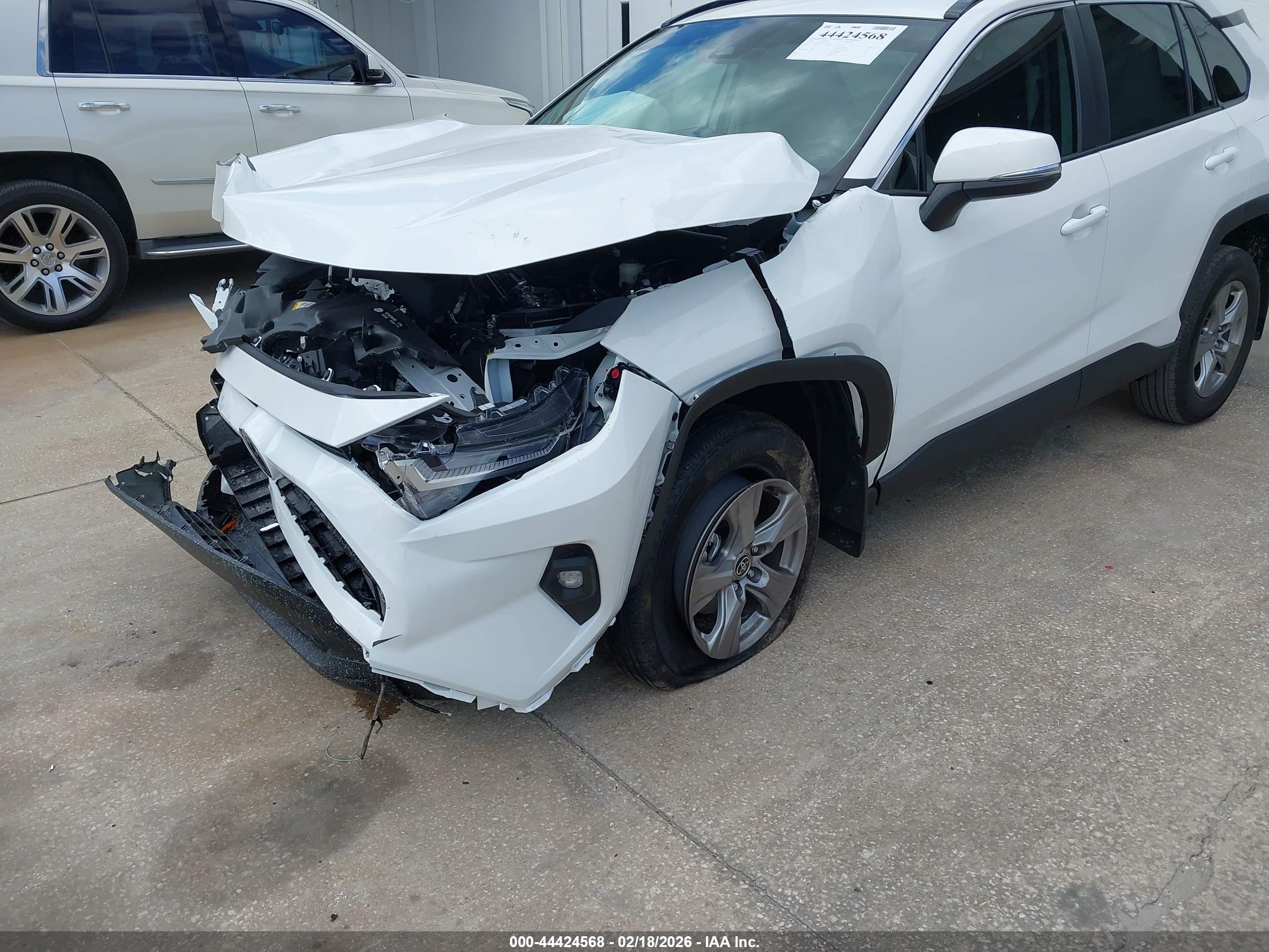 TOYOTA RAV4 image 6