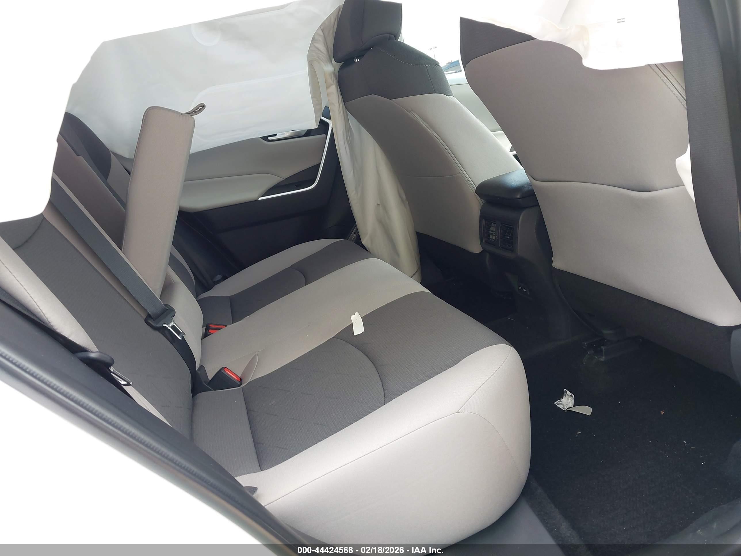 TOYOTA RAV4 image 8