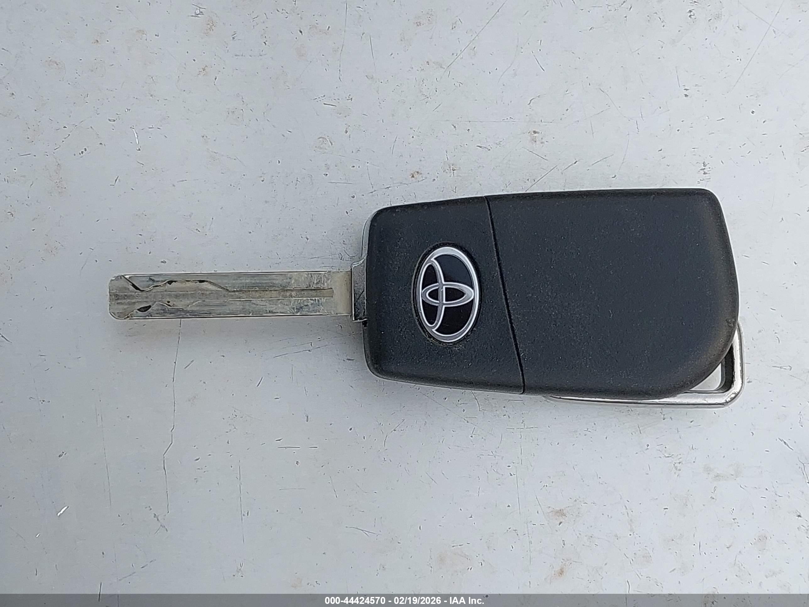 TOYOTA CAMRY image 11