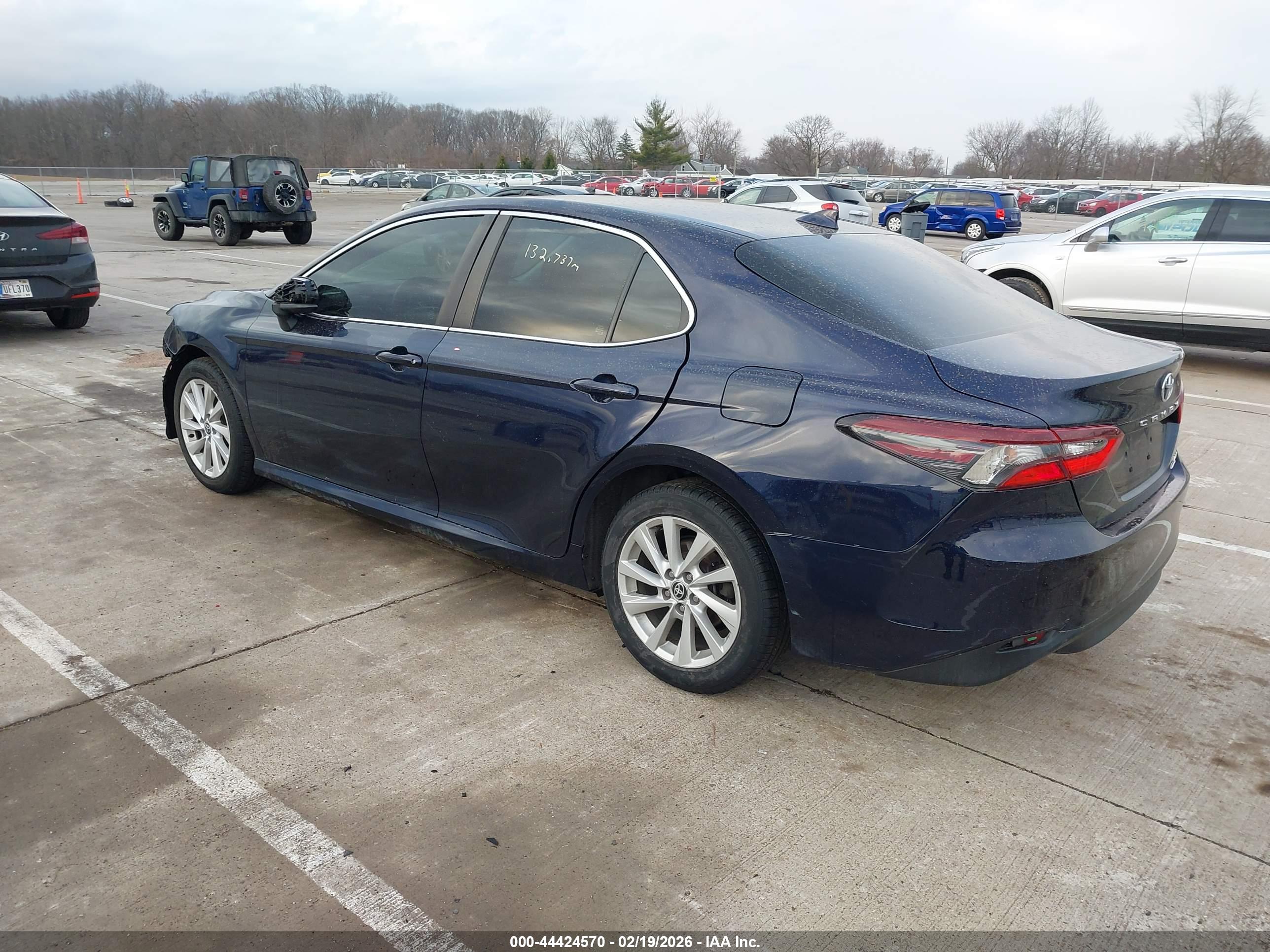 TOYOTA CAMRY image 3