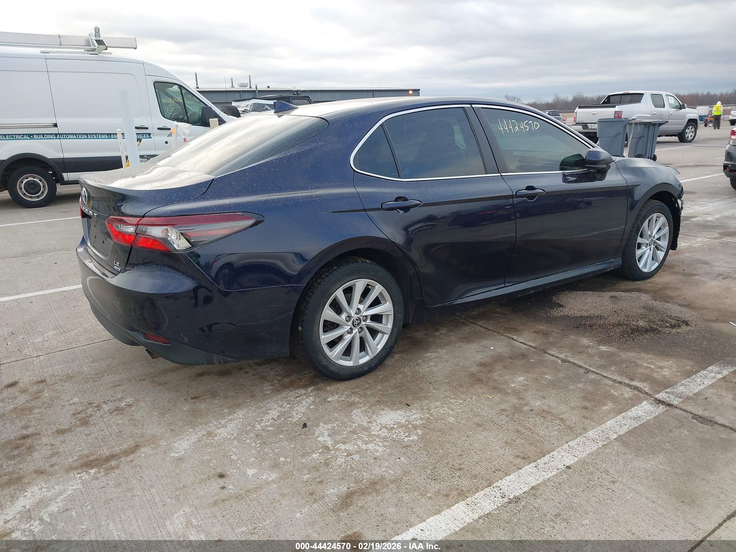 TOYOTA CAMRY image 4