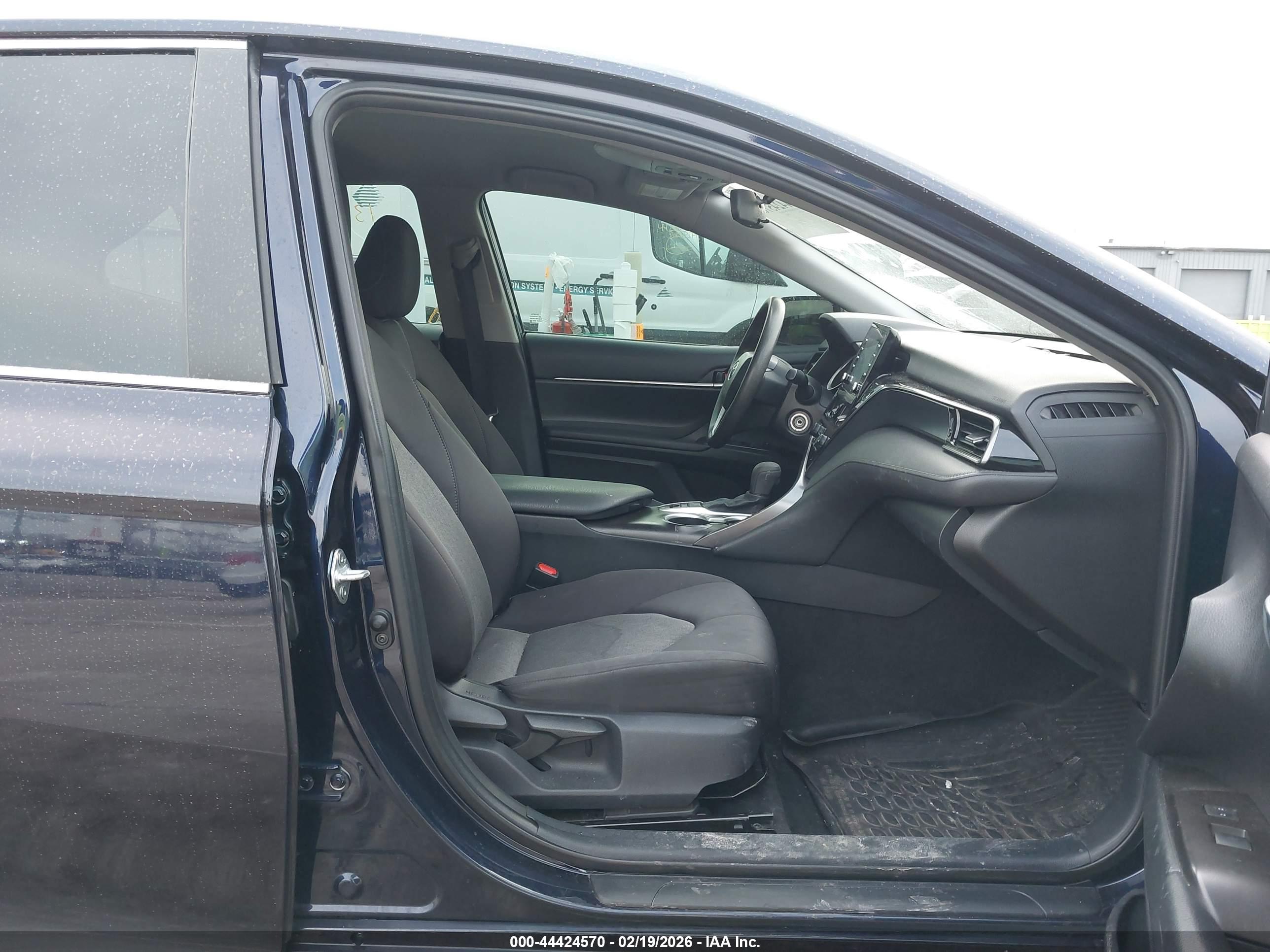 TOYOTA CAMRY image 5