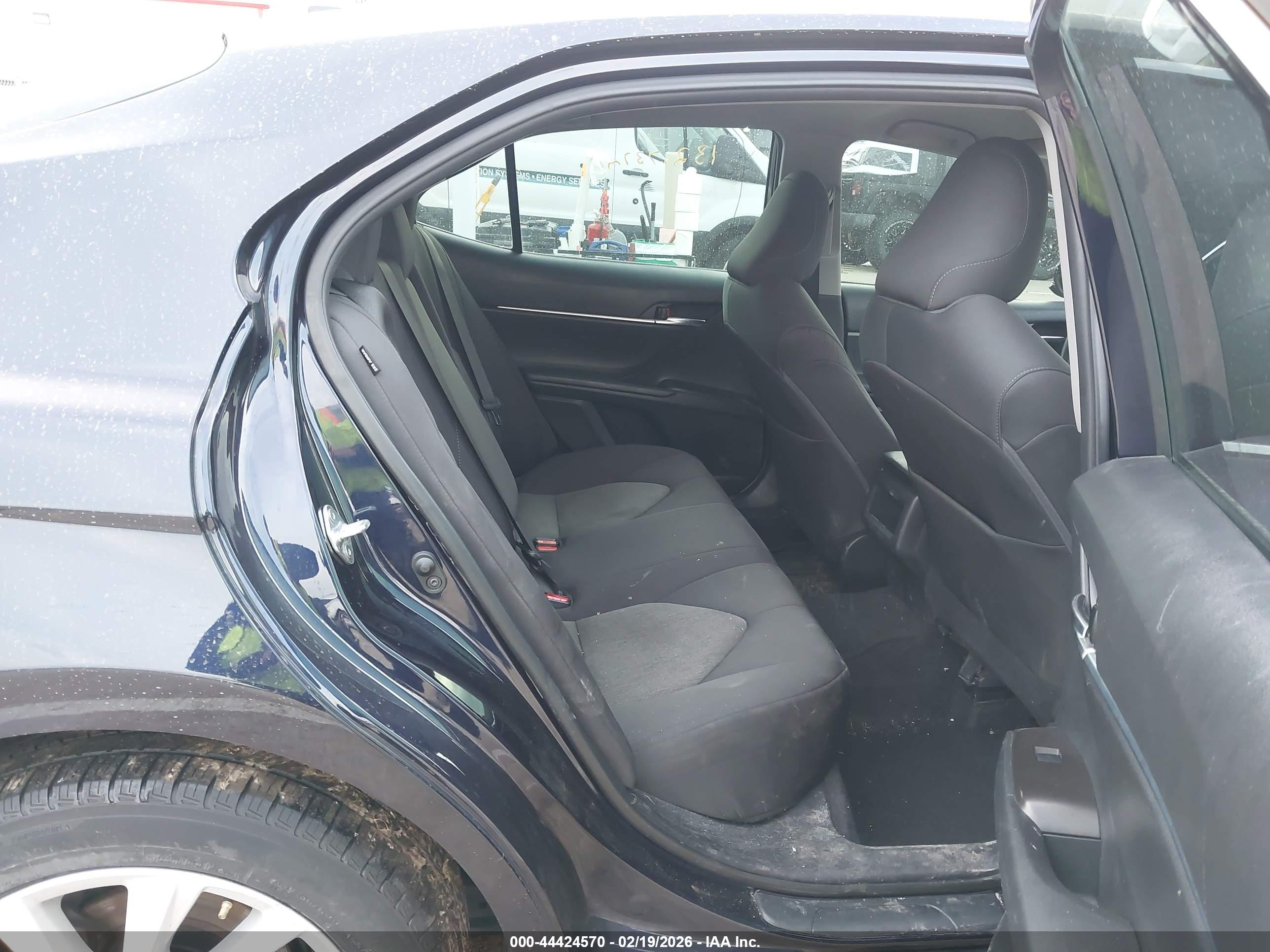 TOYOTA CAMRY image 8
