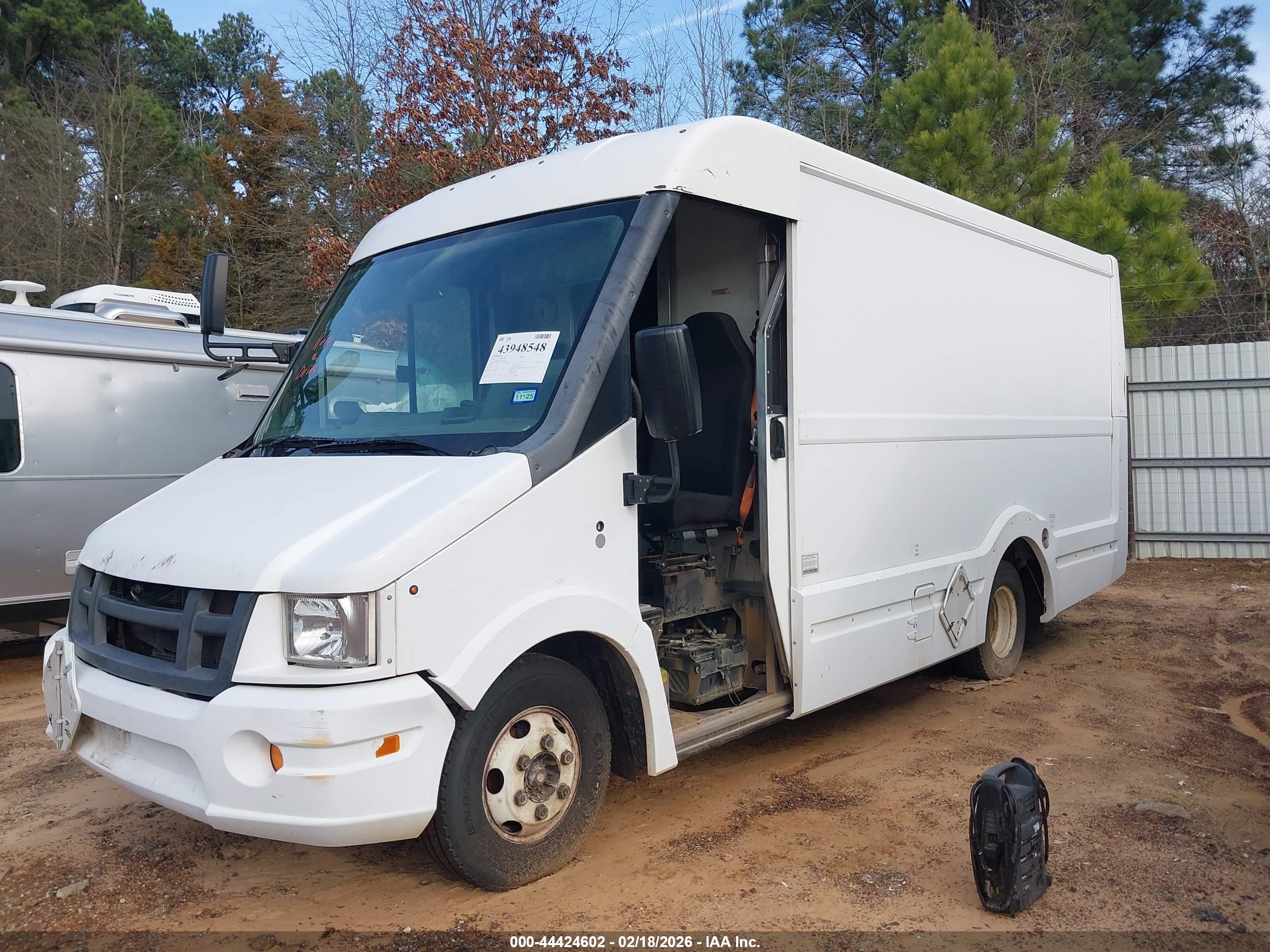 ISUZU NPR image 2