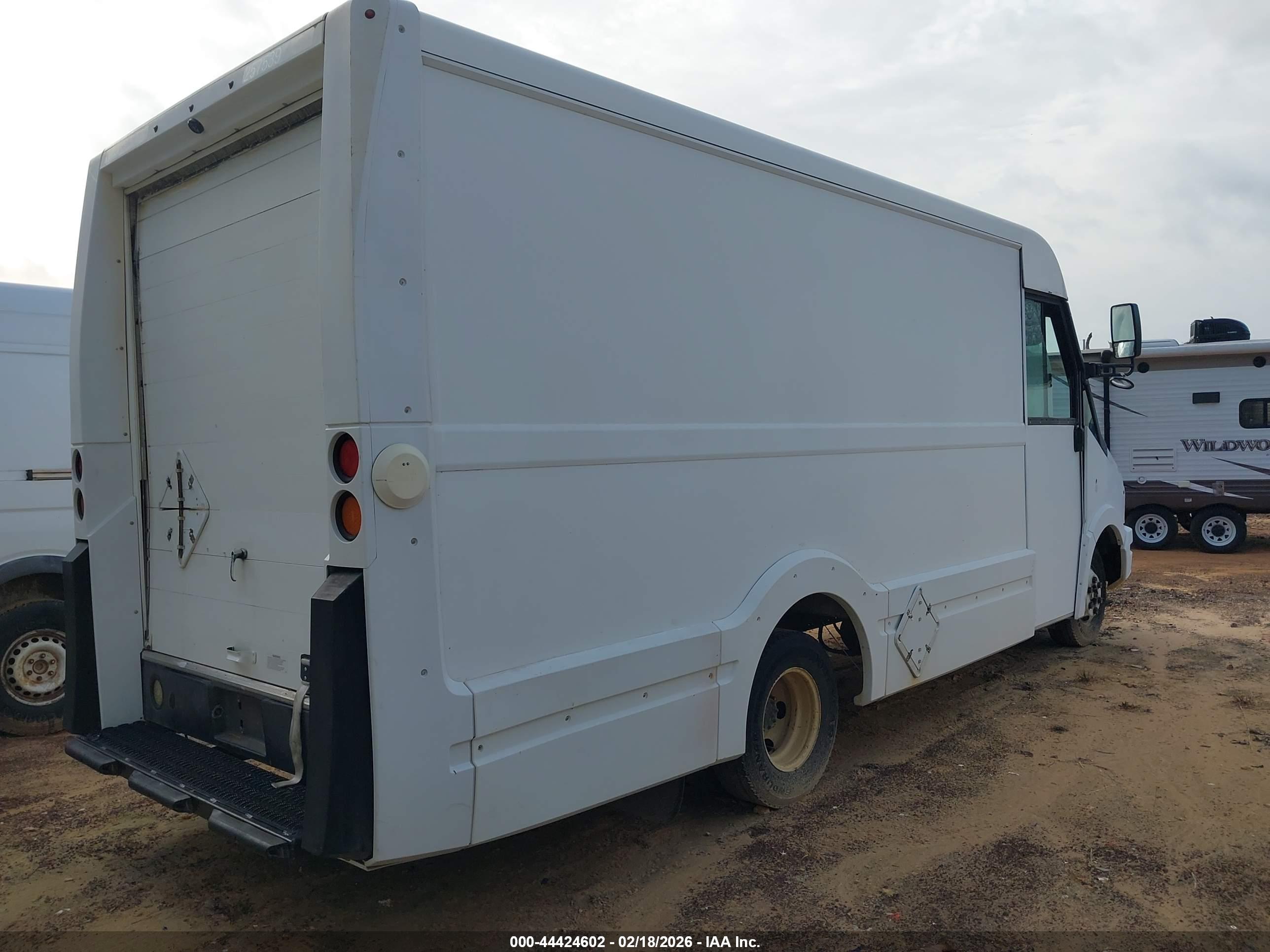 ISUZU NPR image 4