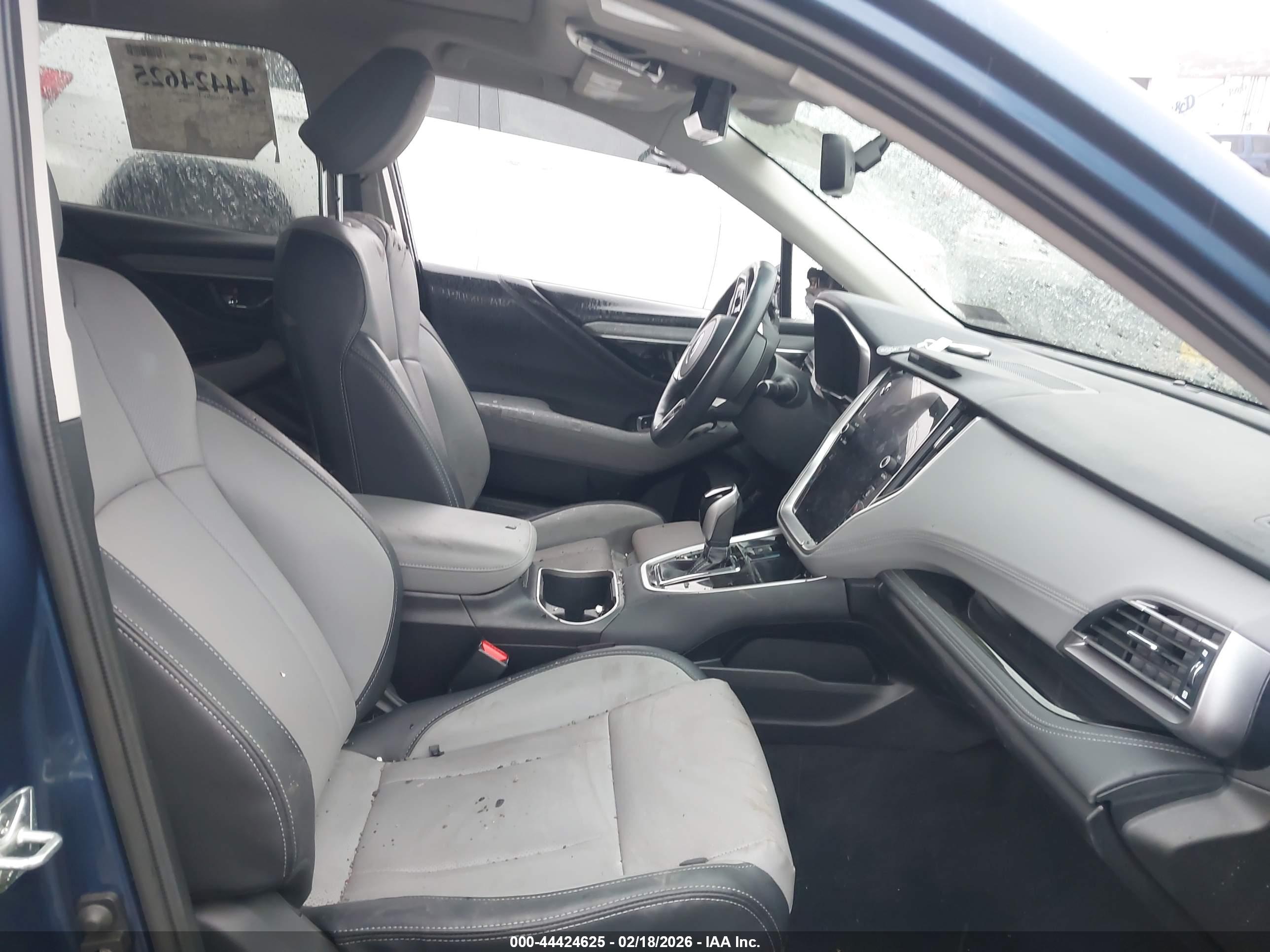 SUBARU OUTBACK image 5