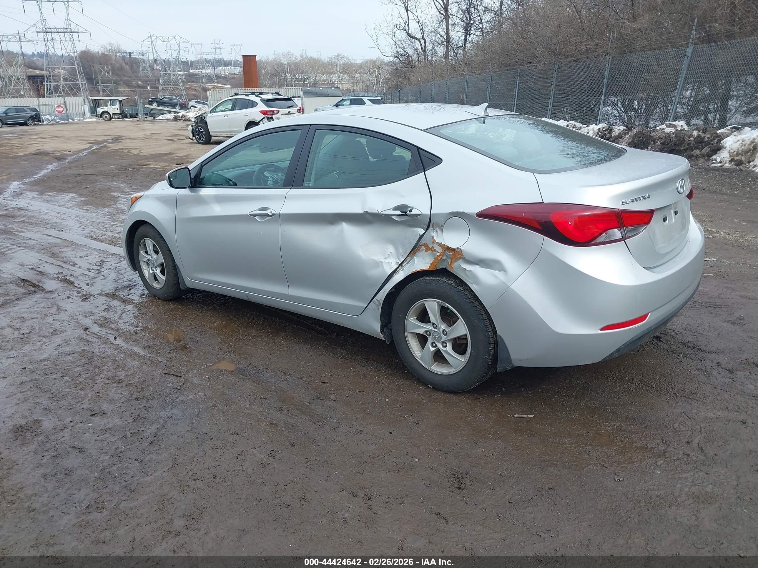 HYUNDAI ELANTRA image 3