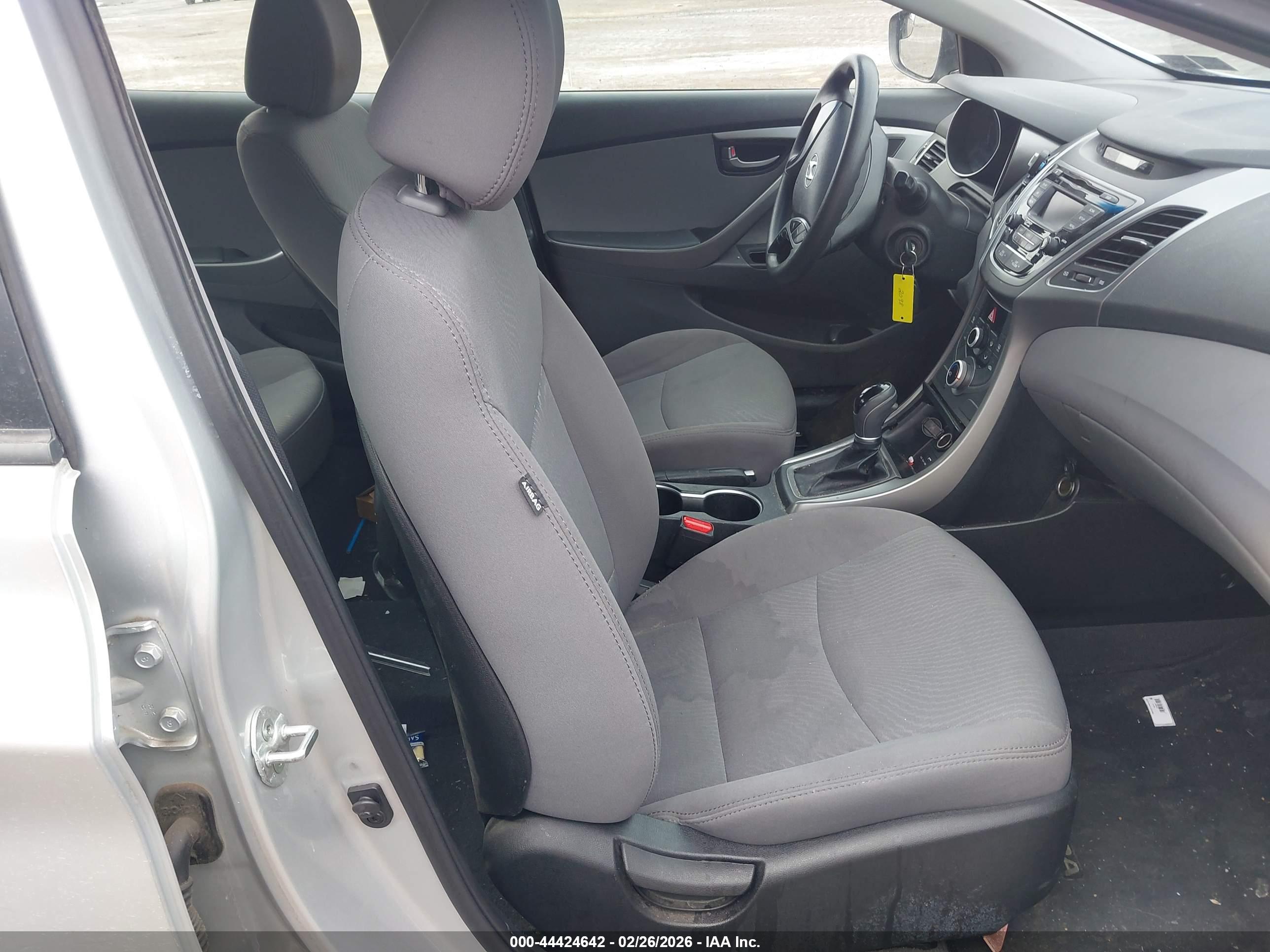 HYUNDAI ELANTRA image 5