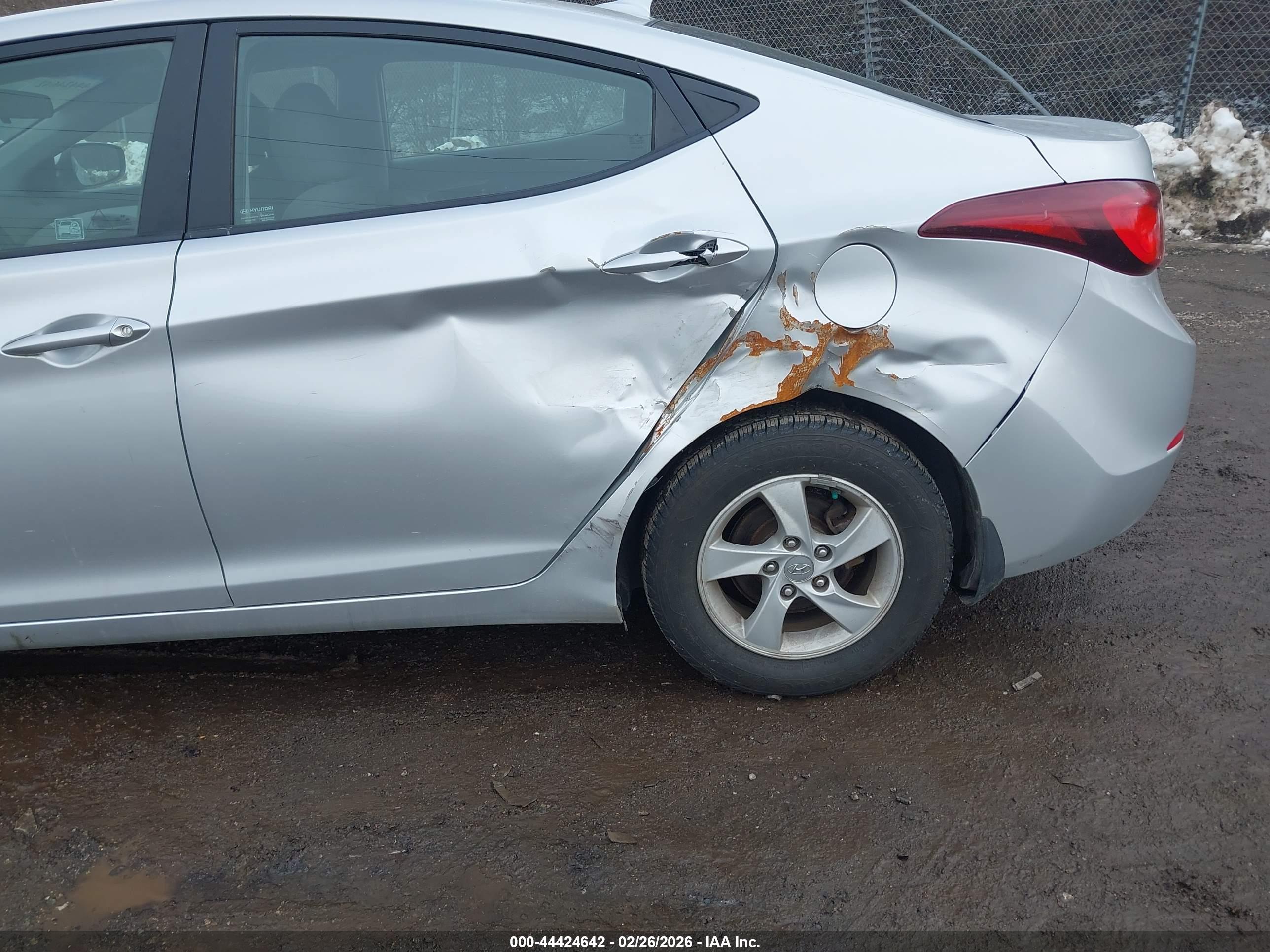 HYUNDAI ELANTRA image 6