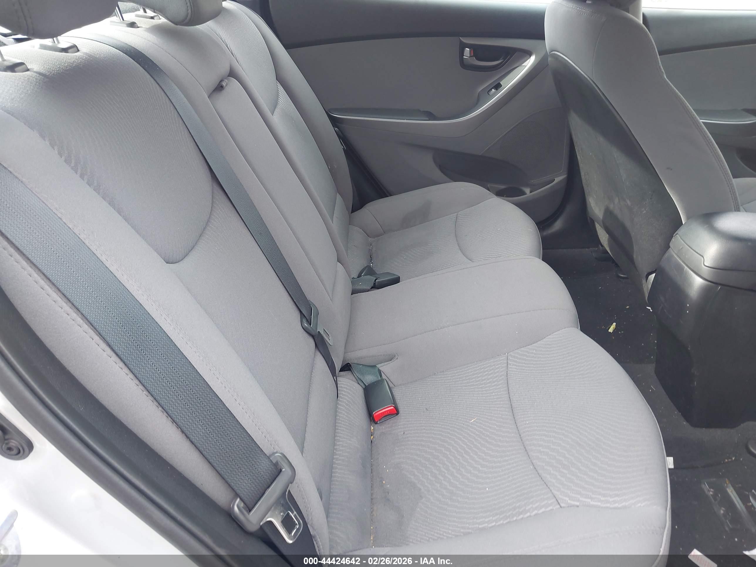 HYUNDAI ELANTRA image 8