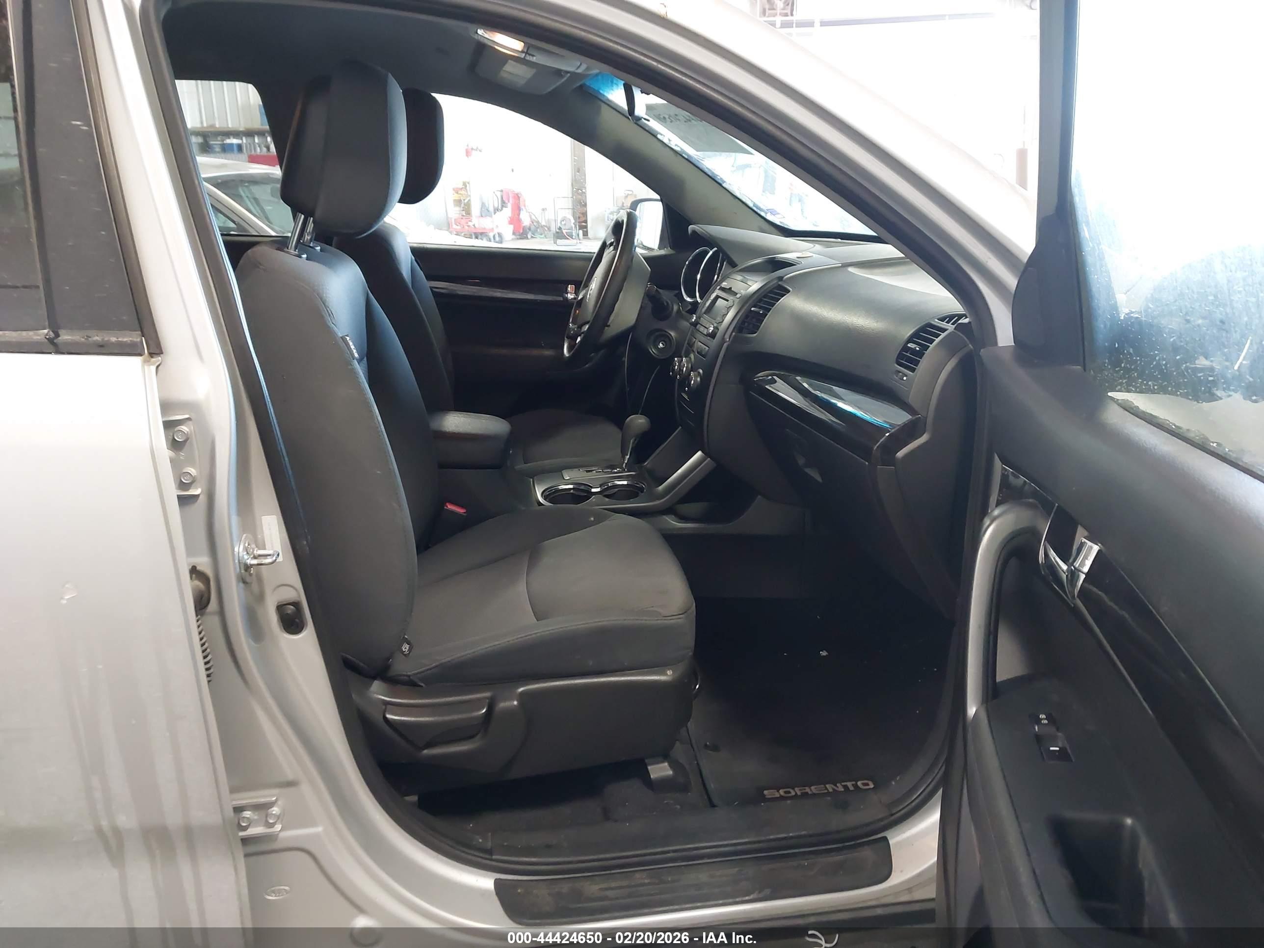 KIA SORENTO image 5