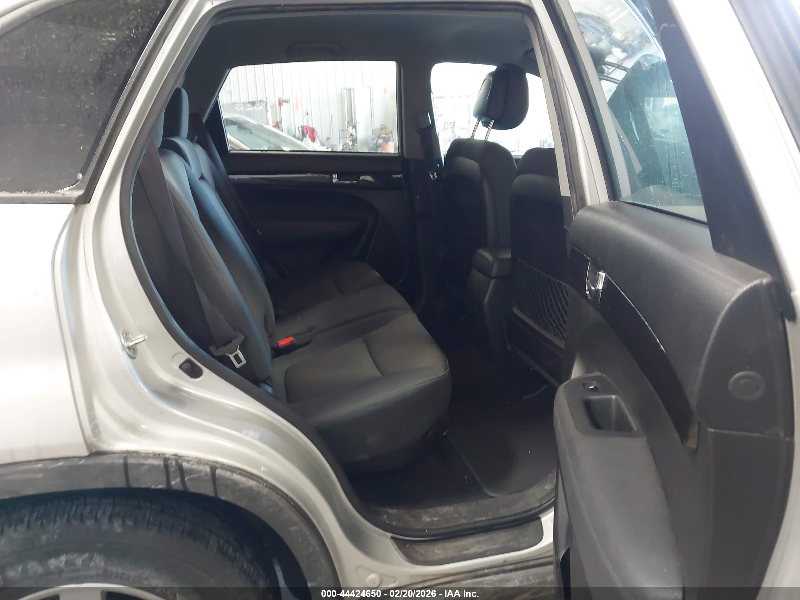 KIA SORENTO image 8