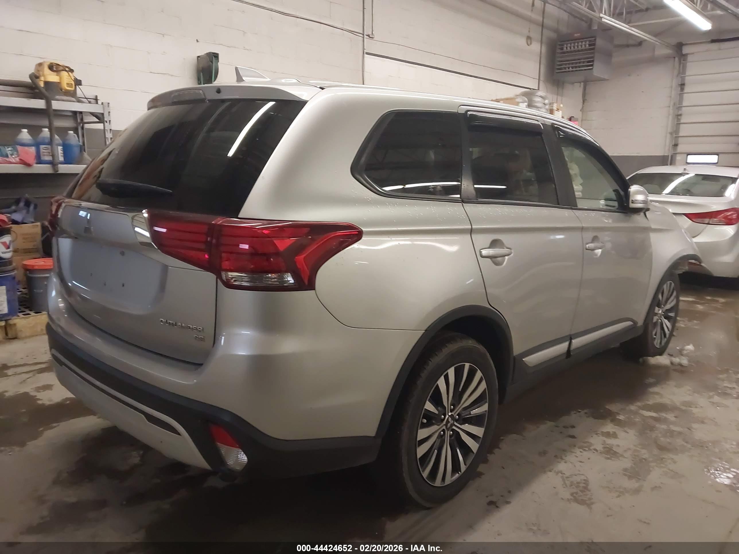 MITSUBISHI OUTLANDER image 4