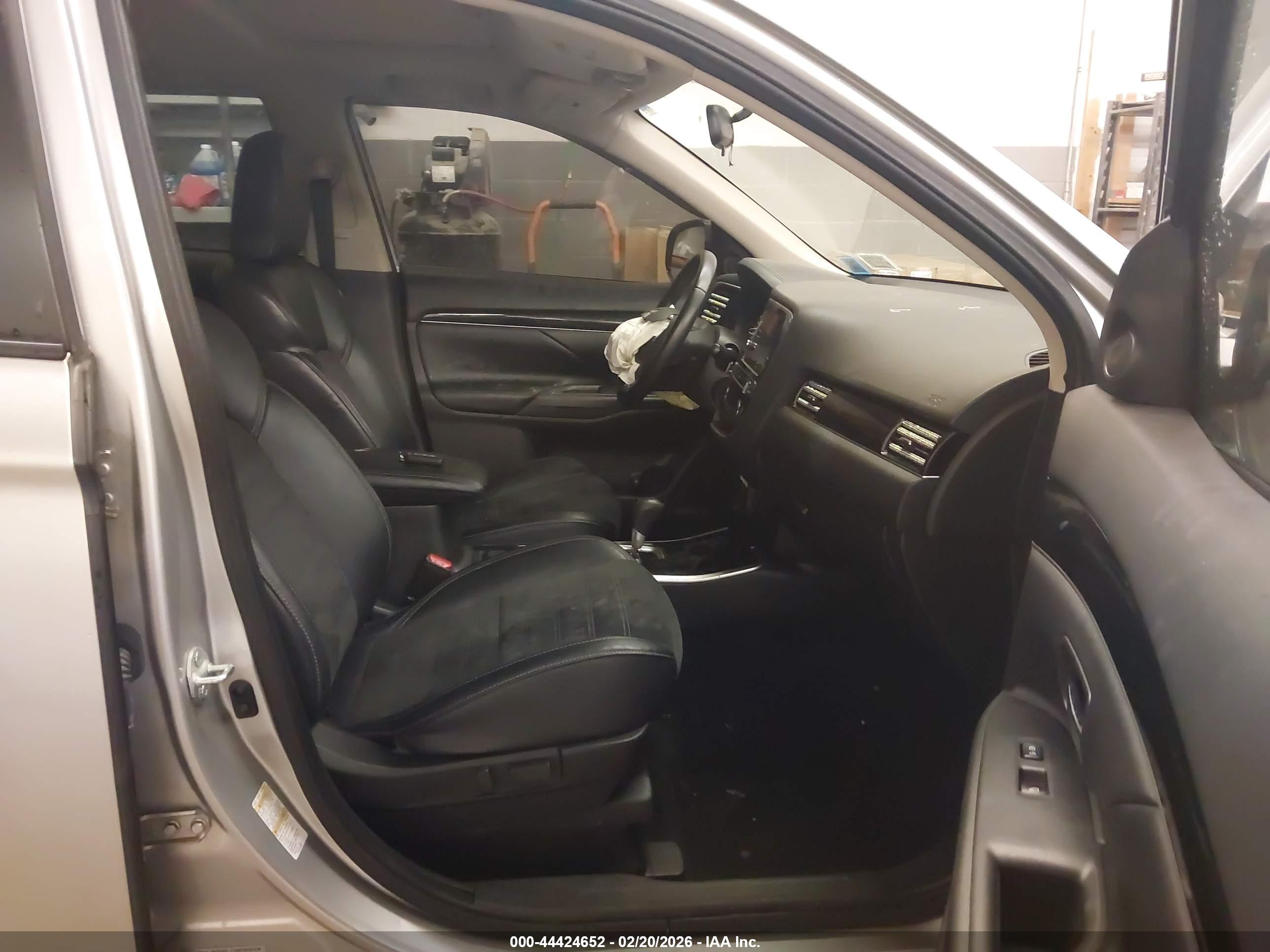 MITSUBISHI OUTLANDER image 5