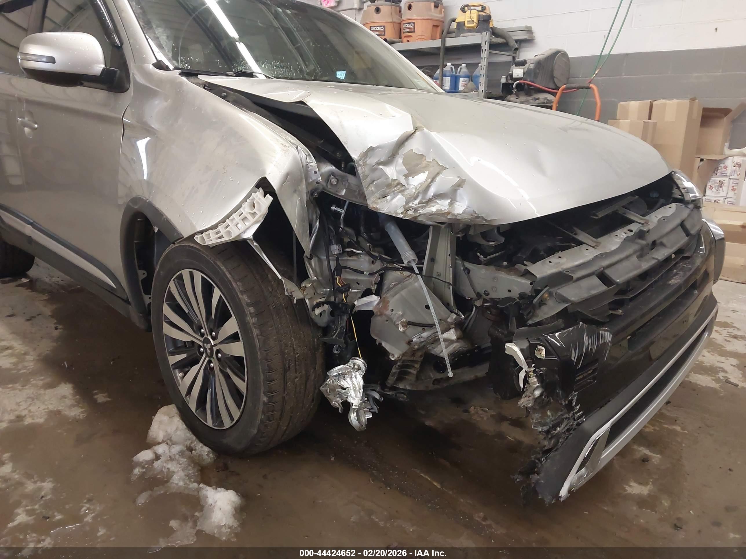 MITSUBISHI OUTLANDER image 6