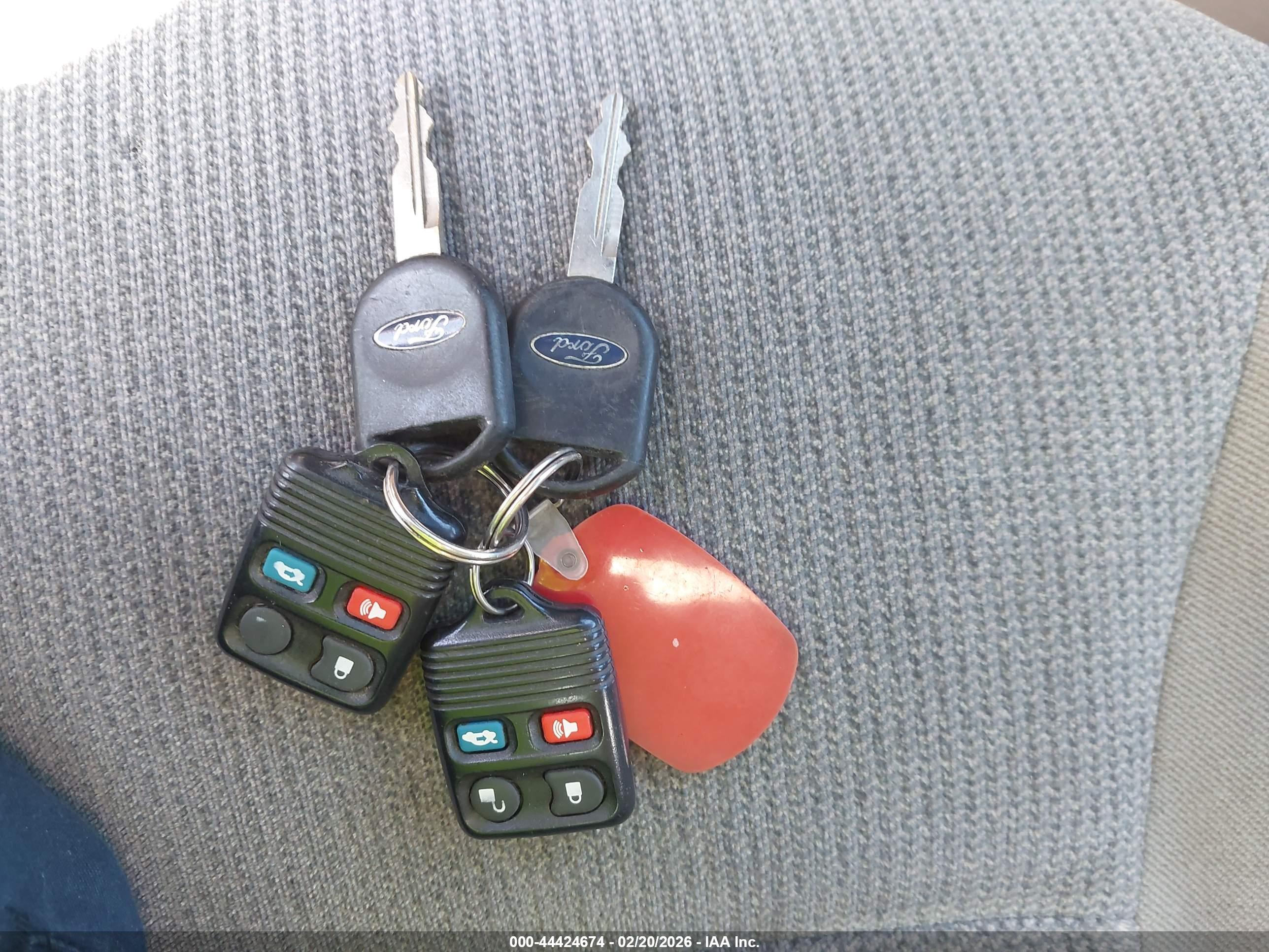 FORD TAURUS image 11