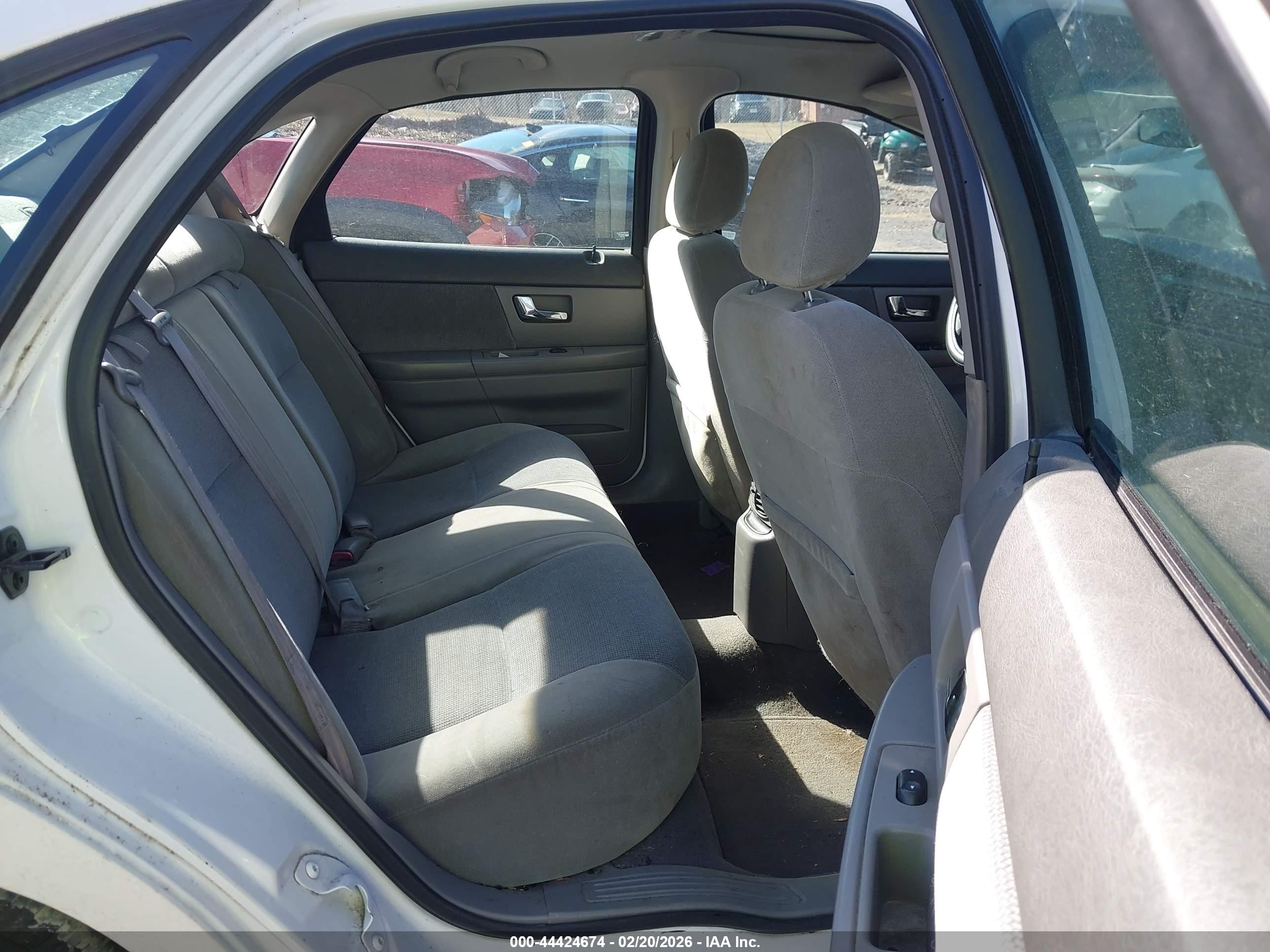 FORD TAURUS image 8