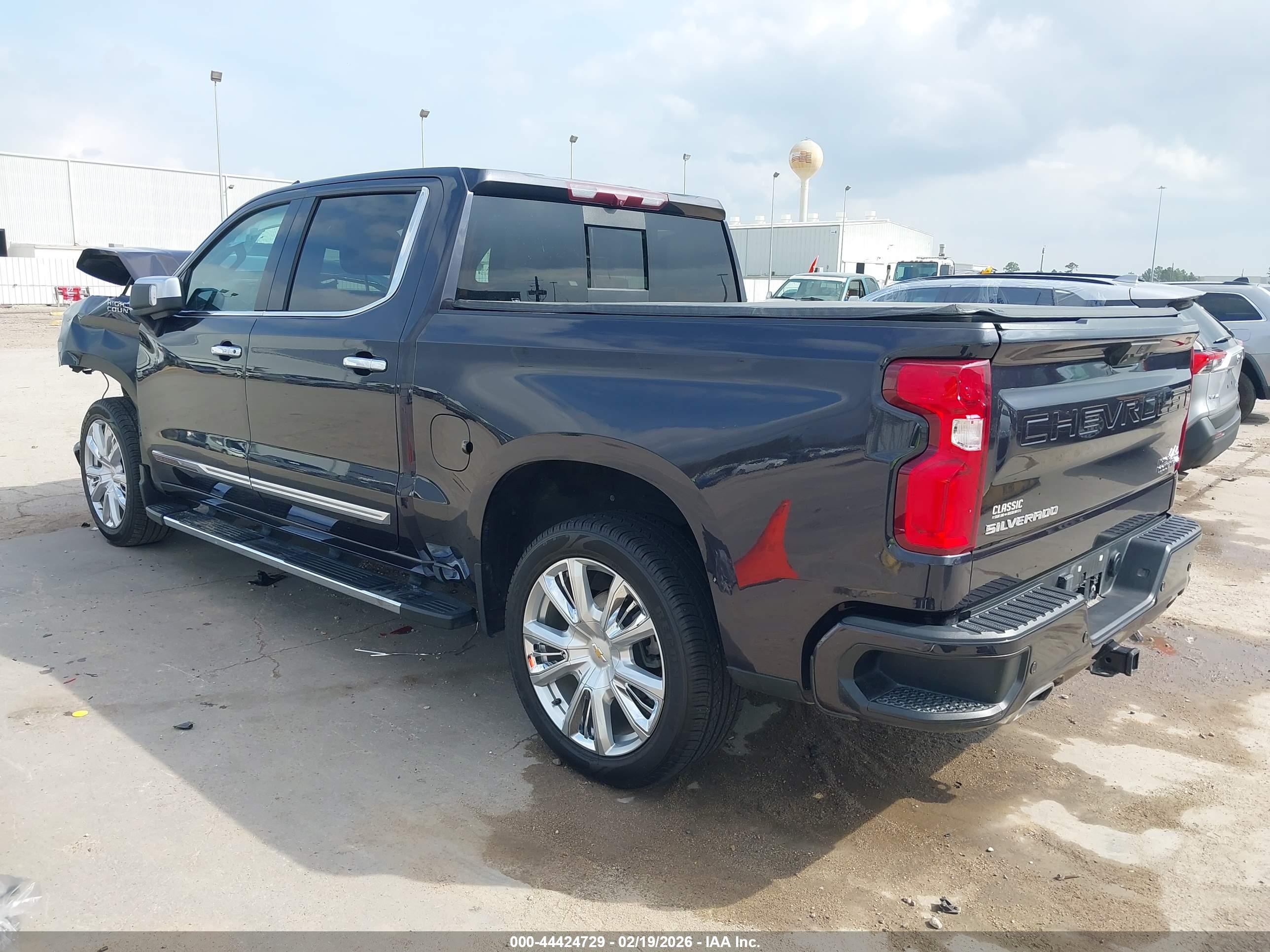 CHEVROLET SILVERADO image 3