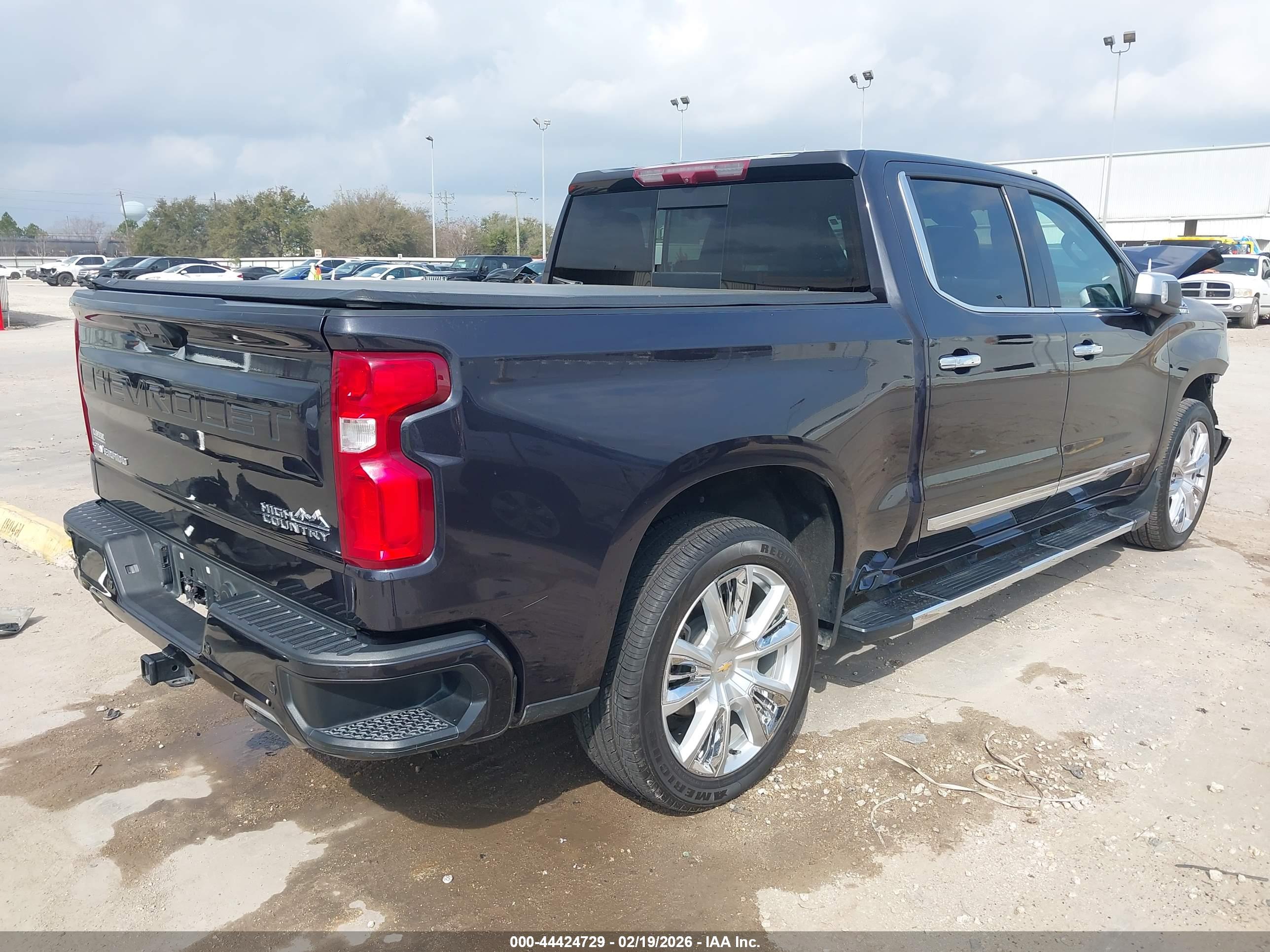 CHEVROLET SILVERADO image 4