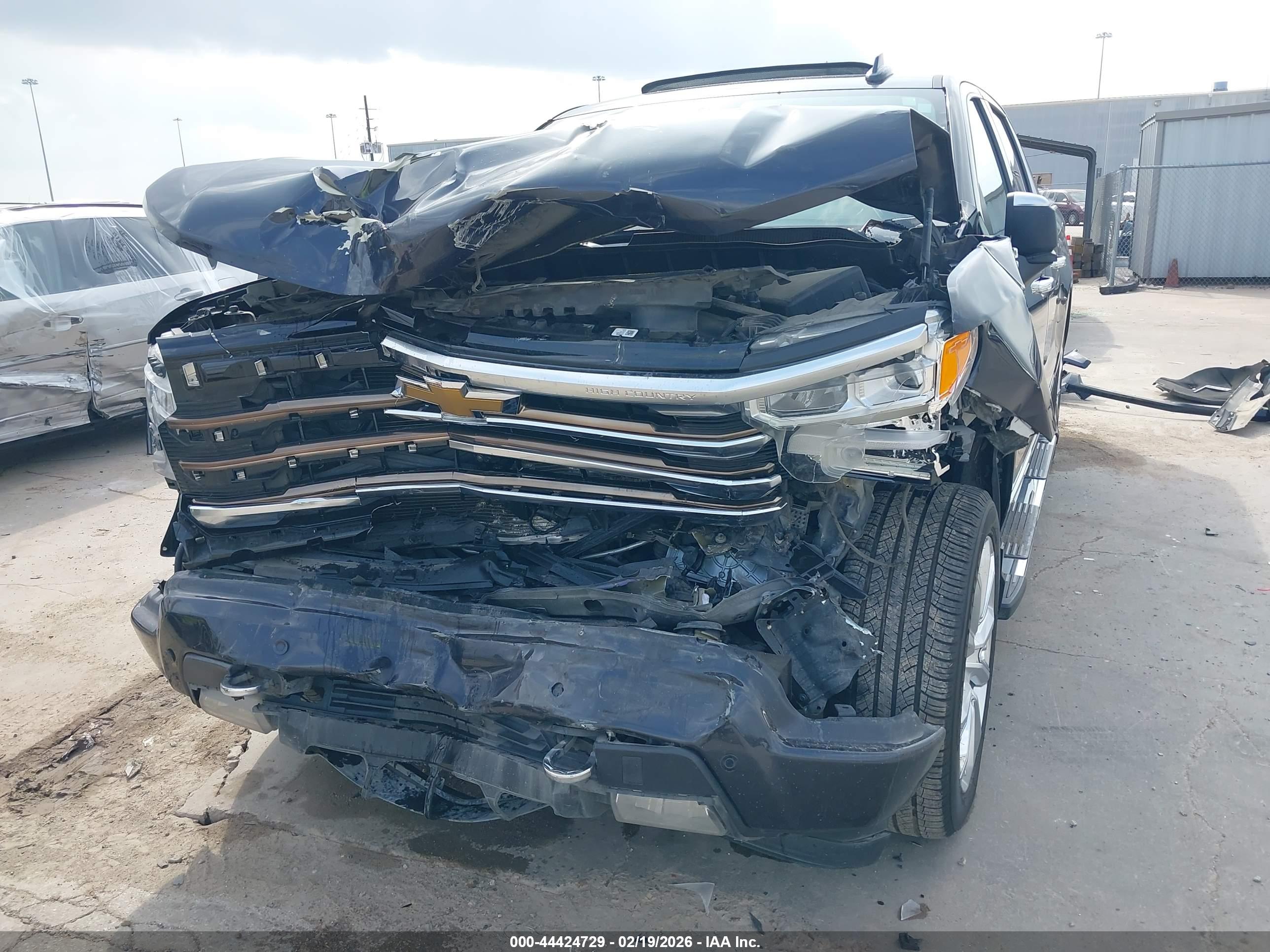 CHEVROLET SILVERADO image 6