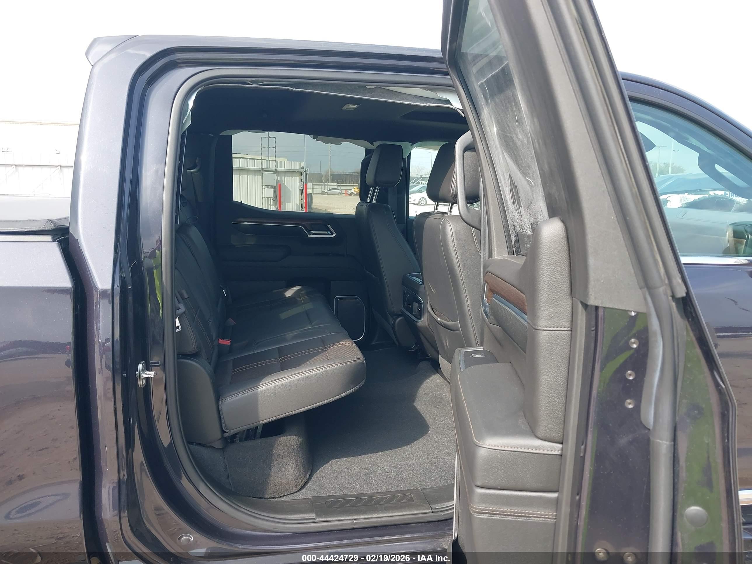 CHEVROLET SILVERADO image 8