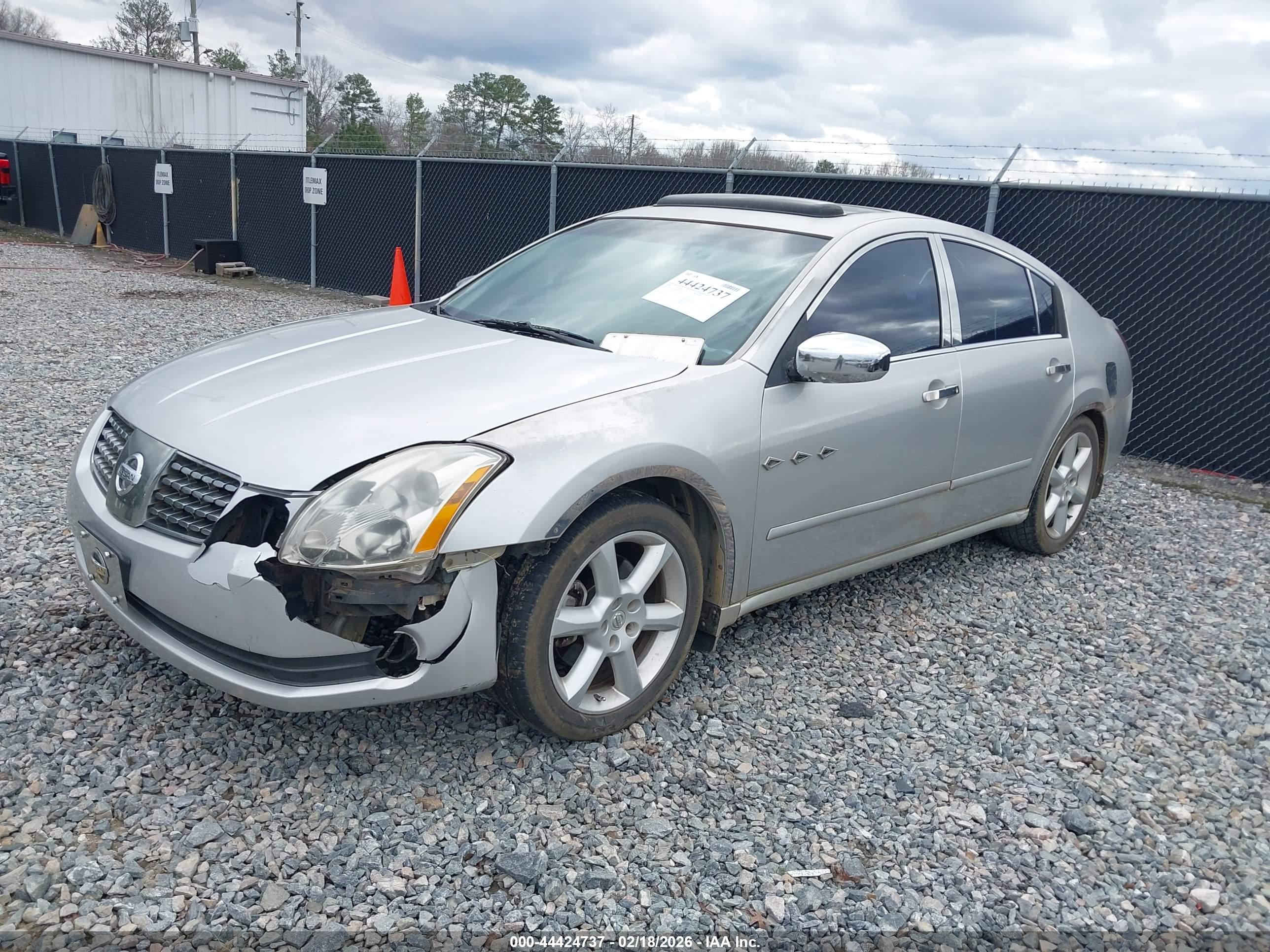 NISSAN MAXIMA image 2