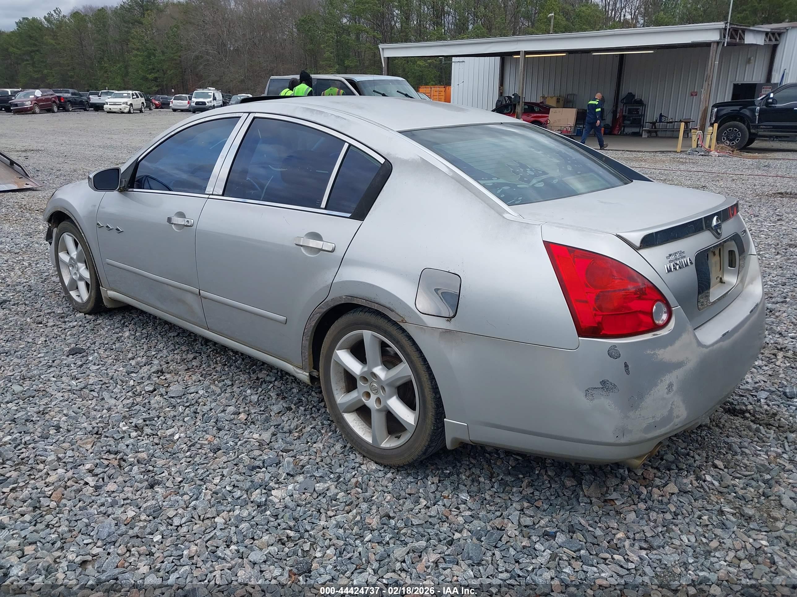 NISSAN MAXIMA image 3