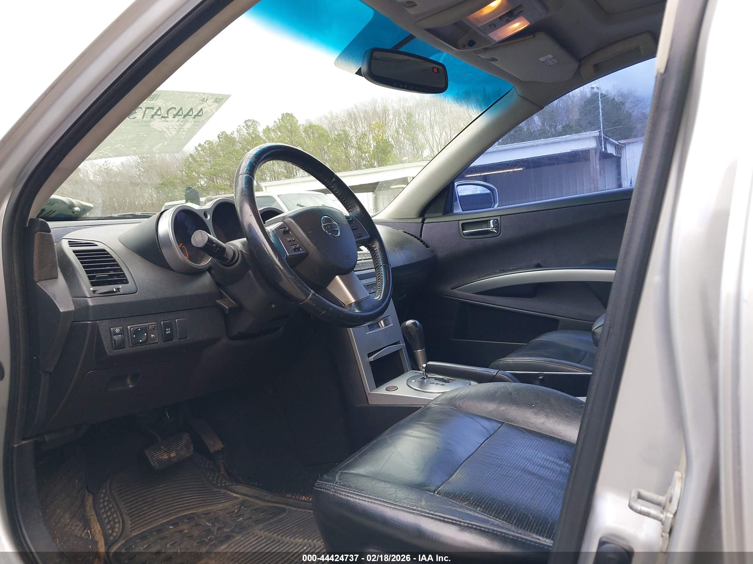 NISSAN MAXIMA image 5