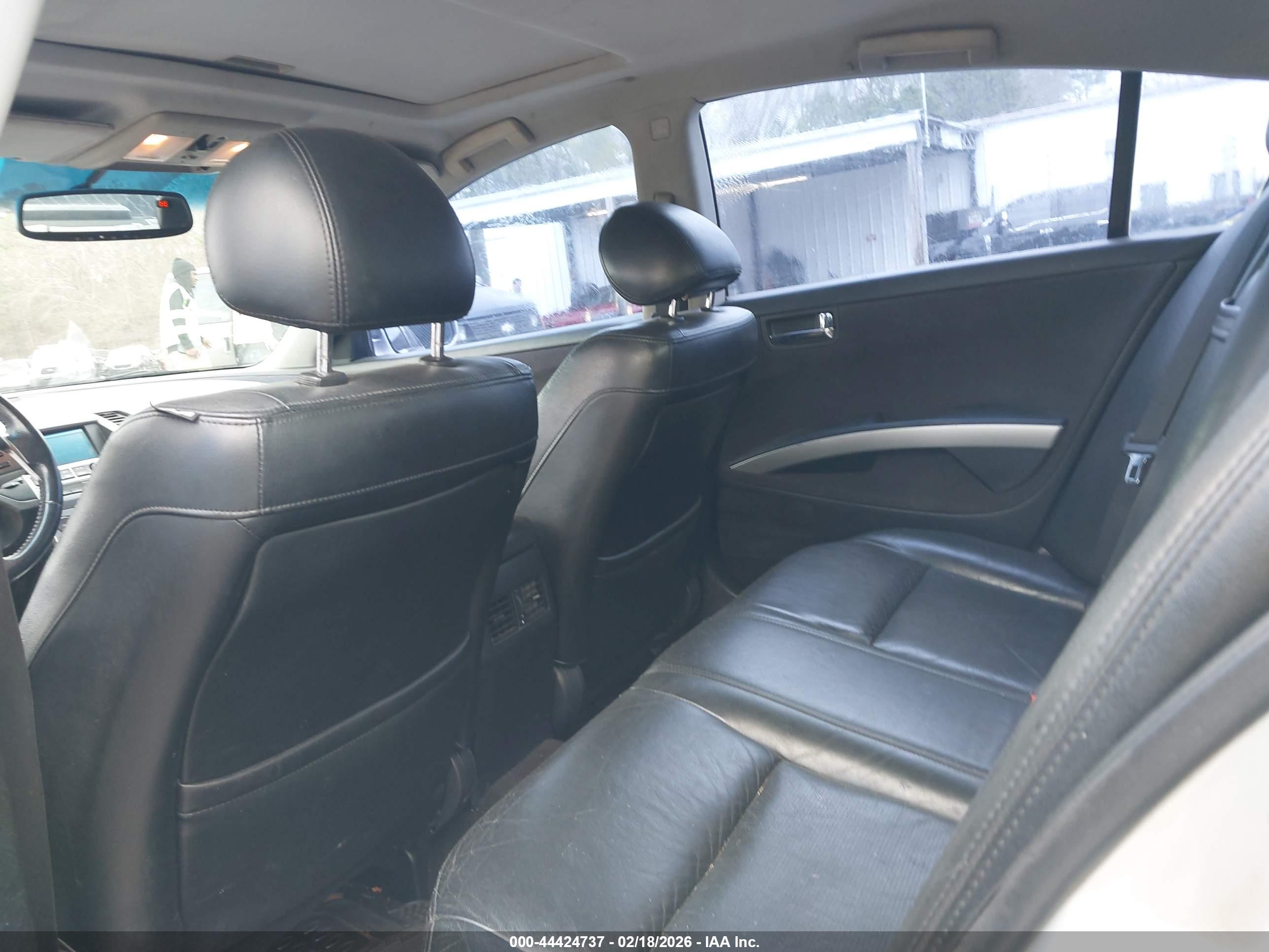 NISSAN MAXIMA image 8
