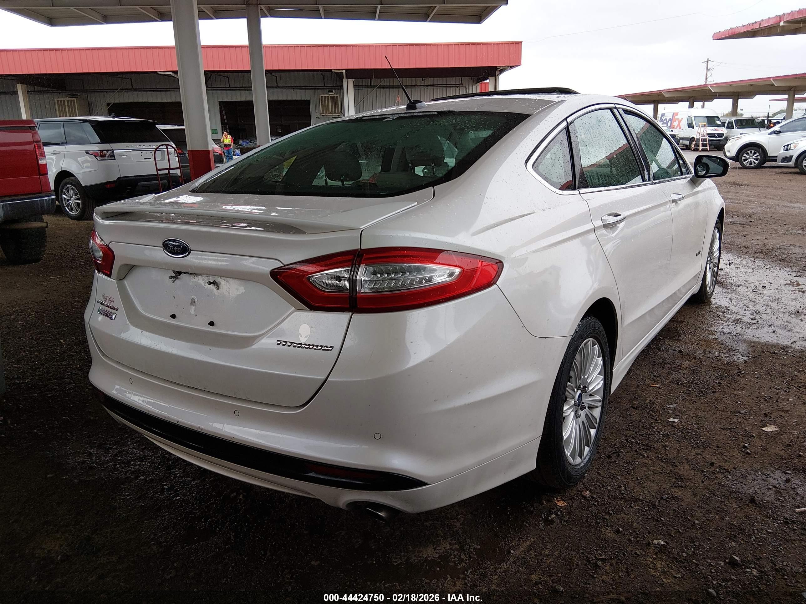 FORD FUSION image 4