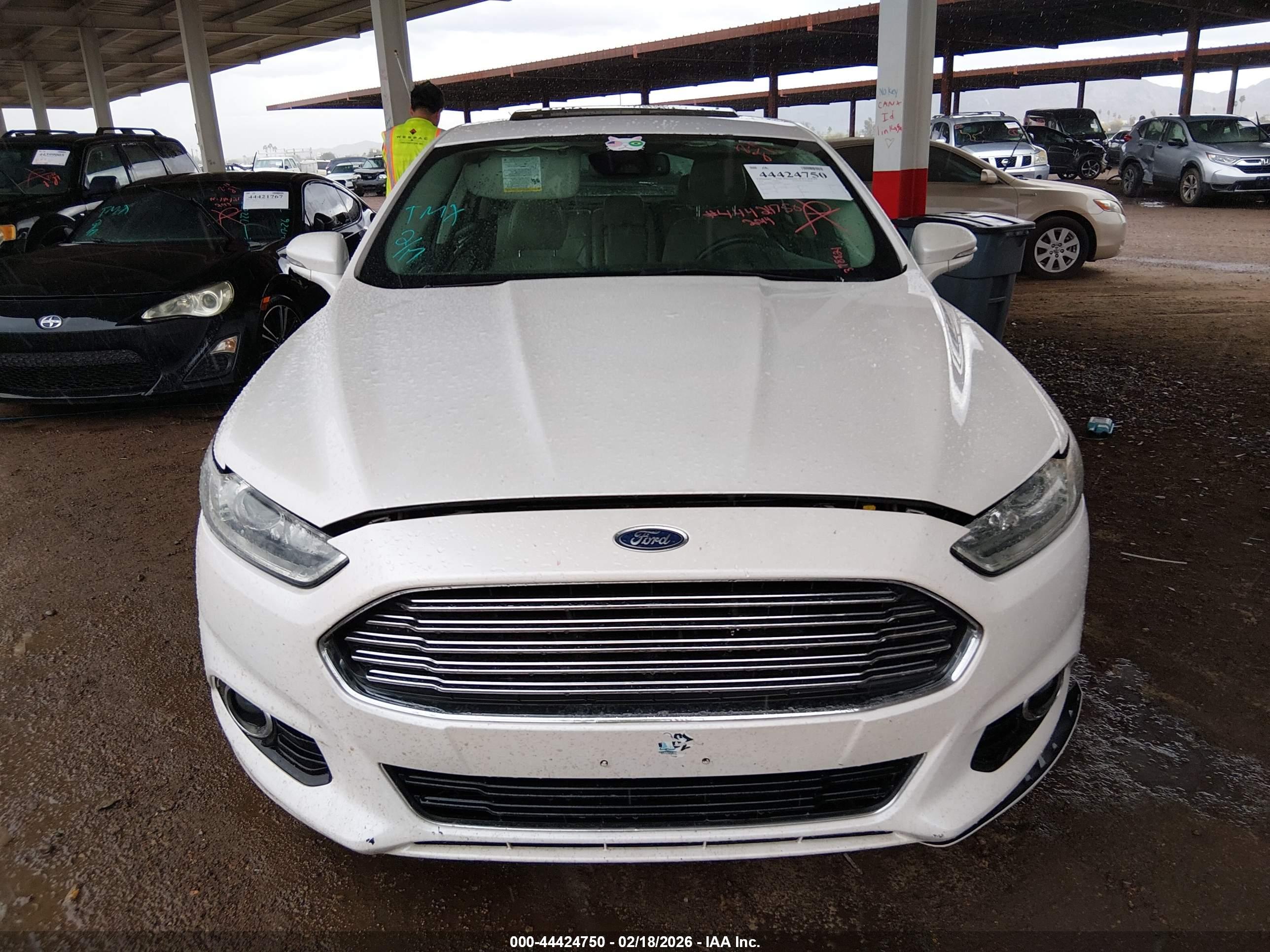 FORD FUSION image 6